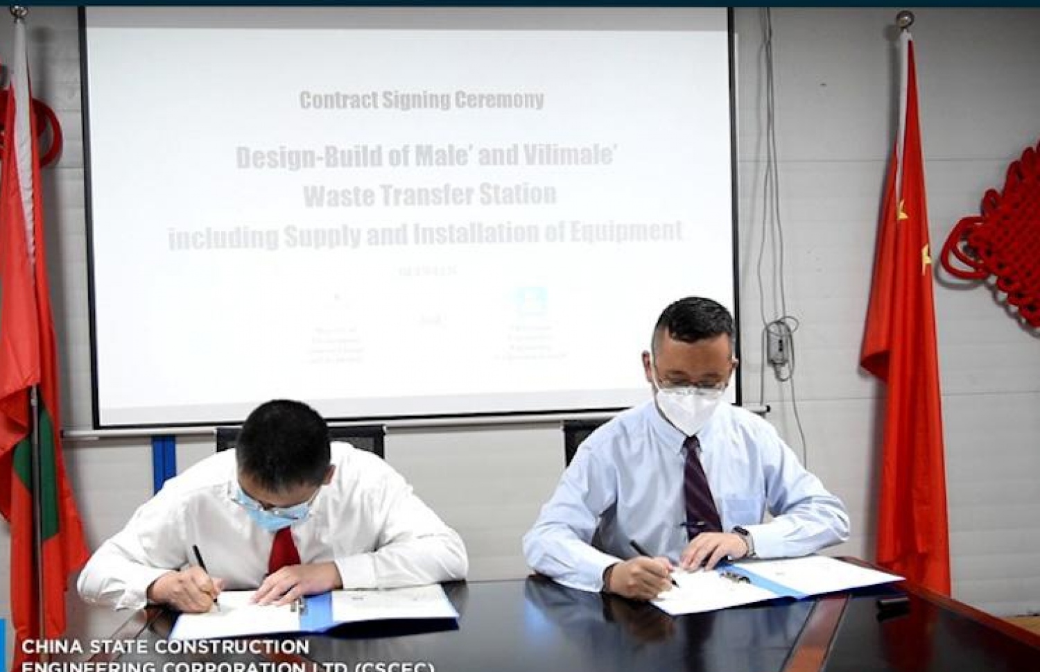 މާލެ އާއި ވިލިމާލޭގެ ވޭސްޓް ޓްރާންސްފާ ސްޓޭޝަން ގާއިމްކުރުން ޗައިނާ ކުންފުނިން އިއްޔެ ދިވެހި ސަރުކާރާއެކު ސޮއިކުރަނީ.--- ފޮޓޯ/އެންވަޔަރުމެންޓް މިނިސްޓްރީ