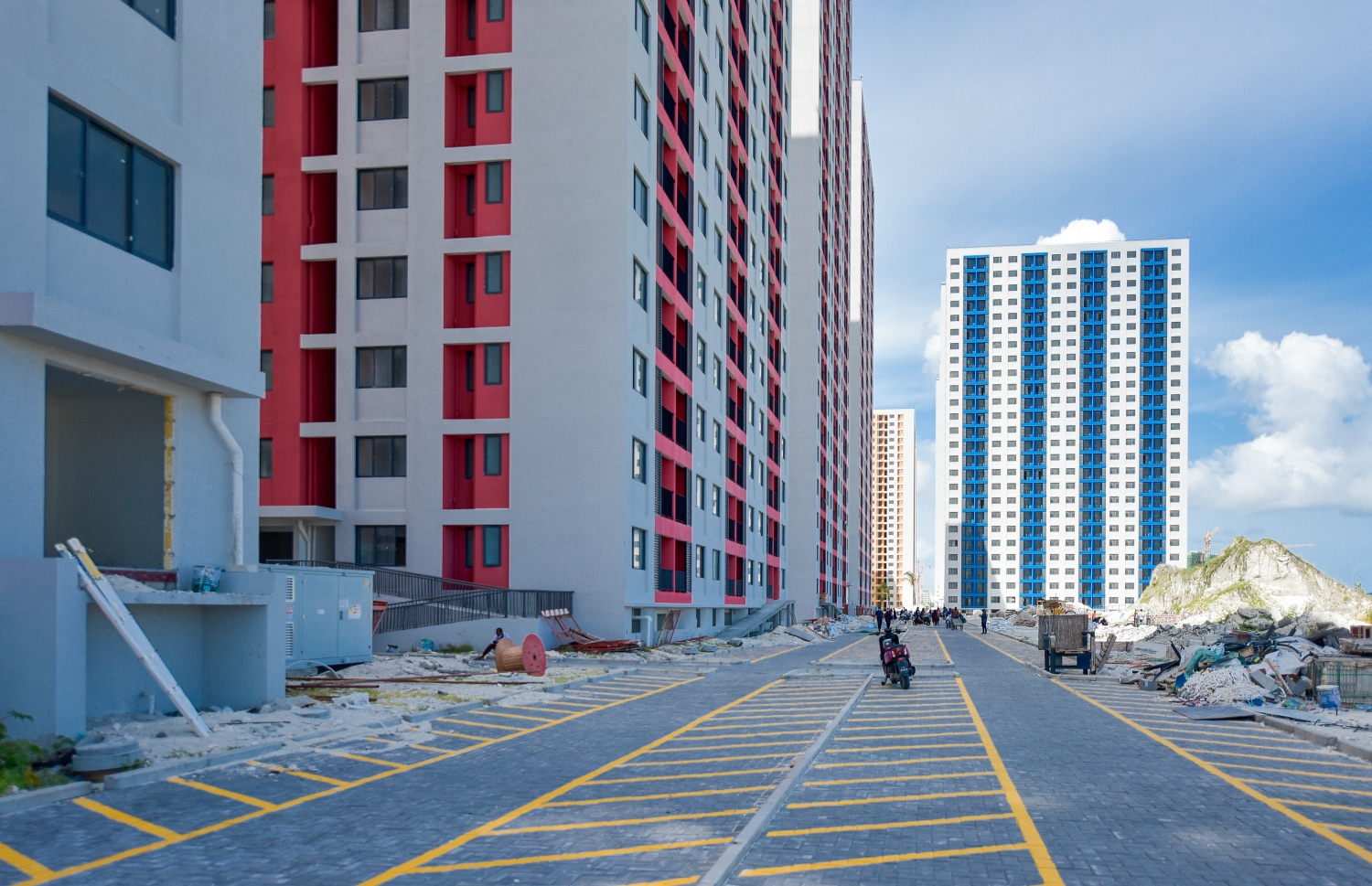 ހިޔާ މަޝްރޫއުގެ ދަށުން ހުޅުމާލޭގައި އިމާރާތްކޮށްފައިވާ ފްލެޓްތައް.-- ފޮޓޯ: އަހުމަދު އަވްޝަން/ މިހާރު