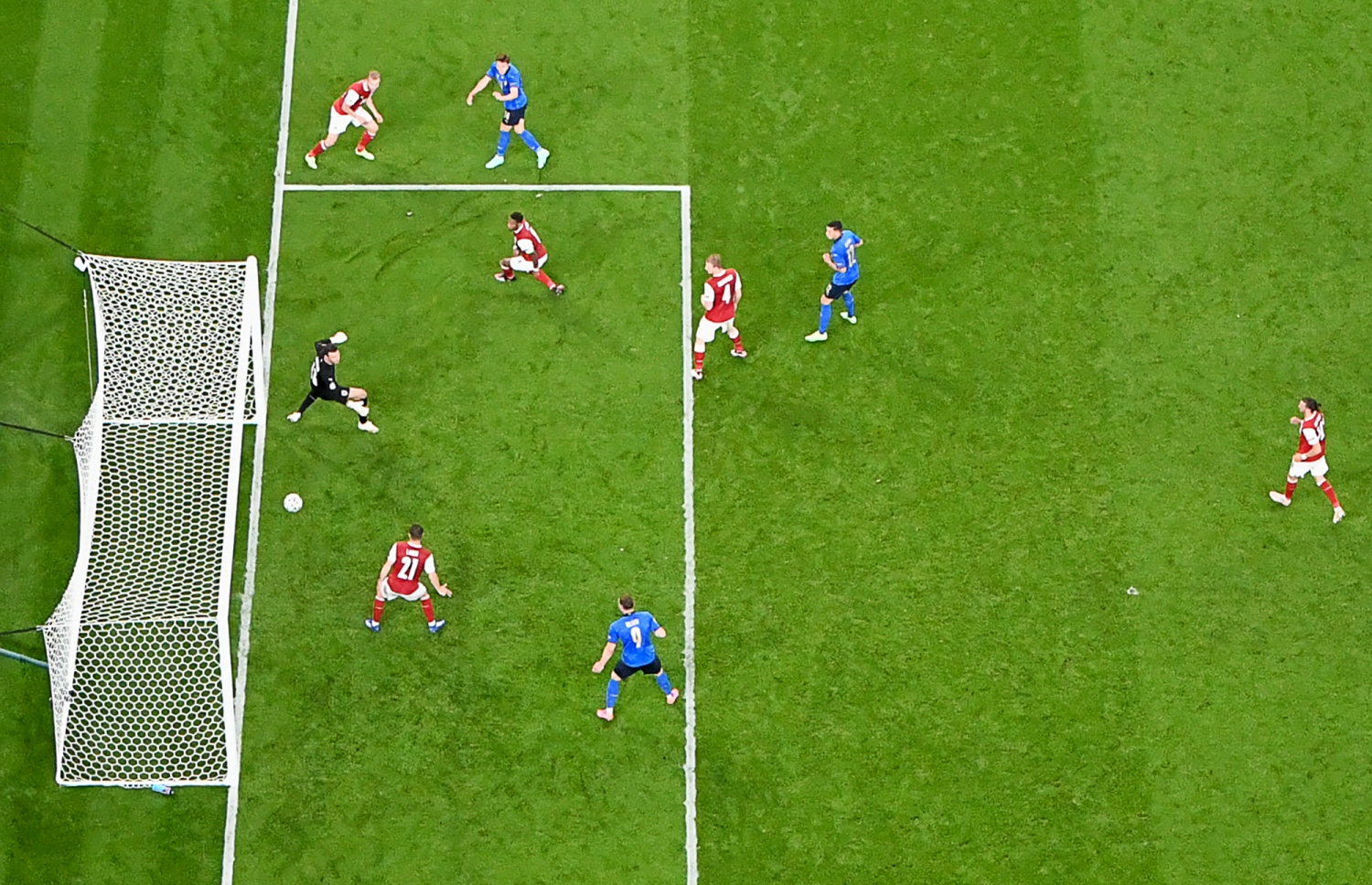 ލަންޑަން - ޖޫން 26، 2021: ލަންޑަންގެ ވެމްބްލީ ސްޓޭޑިއަމްގައި ކުޅުނު ޔޫރޯ 2020 ގެ ދެ ވަނަ ބުރުގެ މެޗުގައި އޮސްޓްރިއާގެ ގޯލަށް އިޓަލީގެ މިޑްފީލްޑަރު ފެޑެރިކޯ ފުރަތަމަ ލަނޑު ޖަހަނީ:  މެޗުގެ ފުރިހަމަ ވަގުތު ހަމަވިއިރު ލަނޑެއް ނުޖެހި އެއްވަރުވުމުން، ކުޅުނު އިތުރު ވަގުތުގައި އިޓަލީ އަތުން އޮސްޓްރިއާ ބަލިވީ 2-1 އިން. --ފޮޓޯ:އޭއެފްޕީ