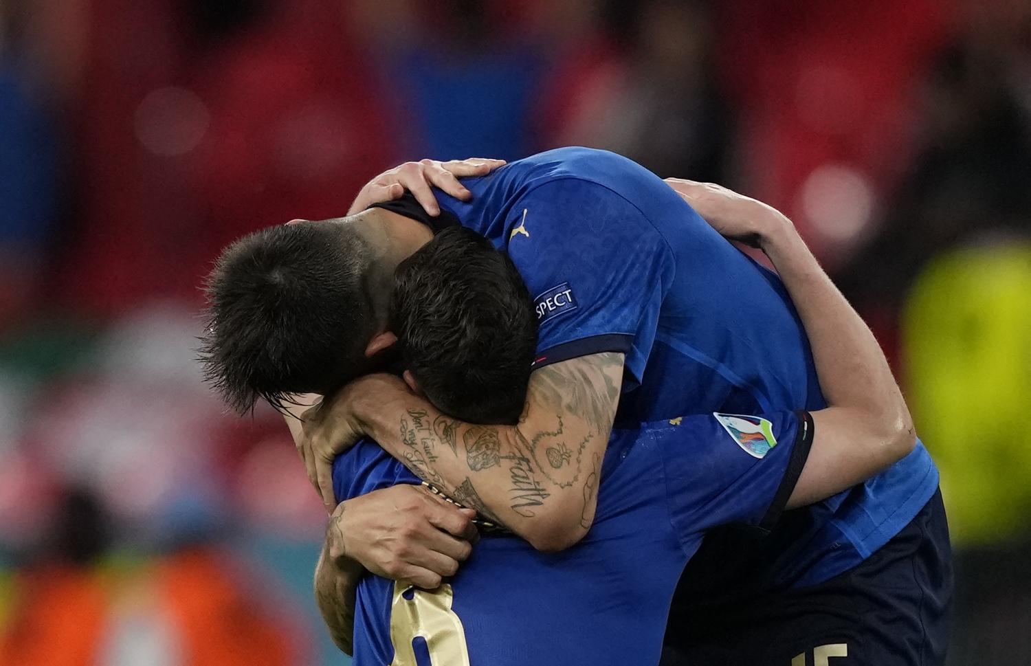 ލަންޑަން - ޖޫން 26، 2021: ލަންޑަންގެ ވެމްބްލީ ސްޓޭޑިއަމްގައި ކުޅުނު ޔޫރޯ 2020 ގެ ދެ ވަނަ ބުރުގެ މެޗުގެ ފުރިހަމަ ވަގުތު ހަމަވިއިރު ލަނޑެއް ނުޖެހި އެއްވަރުވުމުން، ކުޅުނު އިތުރު ވަގުތުގައި އޮސްޓްރިއާ އަތުން މޮޅުވުމުން އިޓަލީގެ ކުޅުންތެރިން އުފާފާޅު ކުރަނީ. --ފޮޓޯ:އޭއެފްޕީ