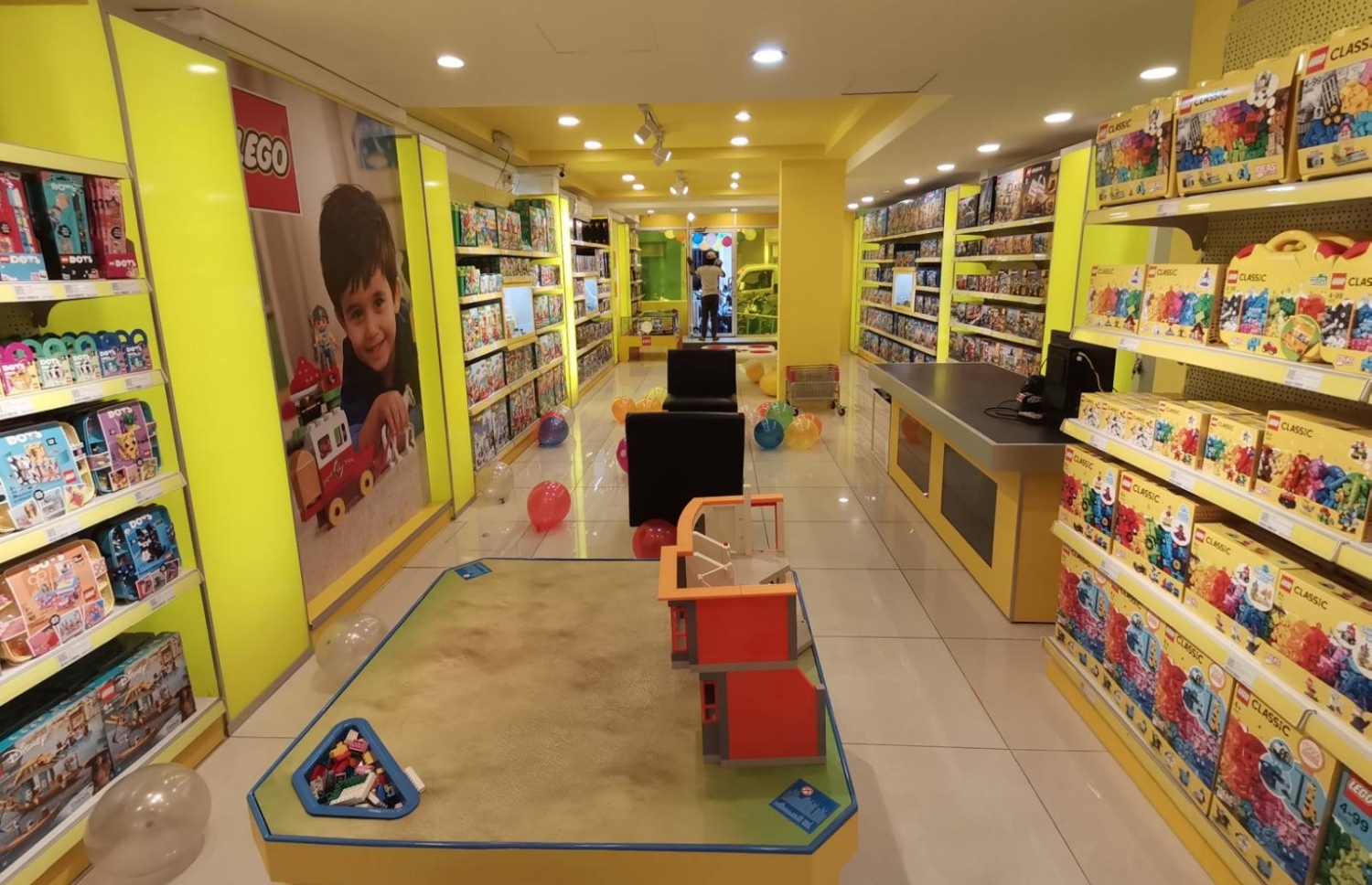 ލެގޯ ފިހާރައިގައި ކުޑަކުދިން ކުޅެން ތިބެން ހާއްސަކޮށްފައިވާ ސަރަހައްދު-- ފޮޓޯ: ޕީކަބޫ