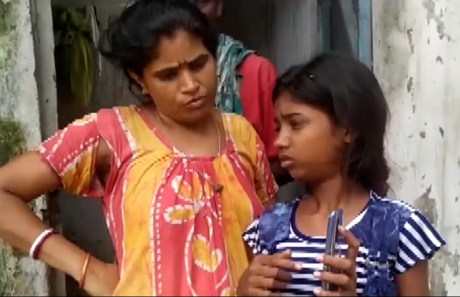 ތުލްސީ މަންމައާ އެކު.