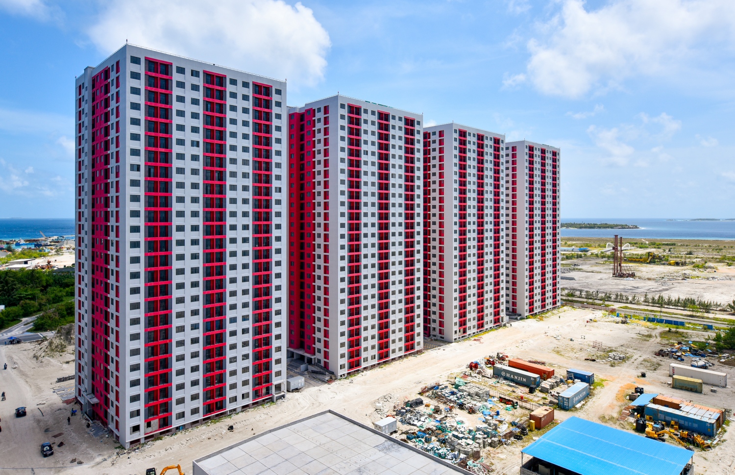 ހިޔާ މަޝްރޫއުގެ ދަށުން އަޅާފައިވާ ފްލެޓް ޓަވަރުތަކެއް-- ފޮޓޯ: އަހުމަދު އަވްޝަން/ މިހާރު