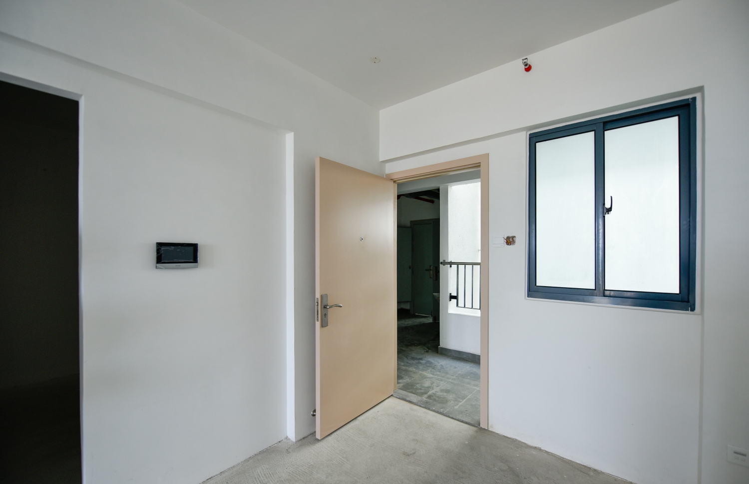 އެޕާޓްމަންޓަށް ވަންނަ ދޮރު: ތިން ޑިޒައިނެއްގެ ފްލެޓްތައް އެބަހުރި .-- ފޮޓޯ: އަހުމަދު އަވްޝަން /މިހާރު