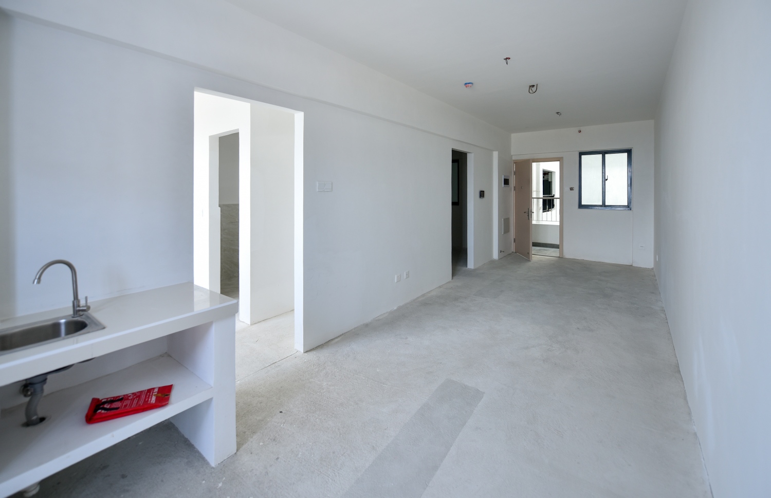 ހިޔާ މަޝްރޫއުގެ ދަށުން އިމާރާތްކުރި ފްލެޓެއްގެ އެތެރެ-- މި ތަންތަން ހަވާލުކުރަނީ މަސައްކަތް ނުނިންމާ،-- ފޮޓޯ: އަހުމަދު އަވްޝަން/ މިހާރު