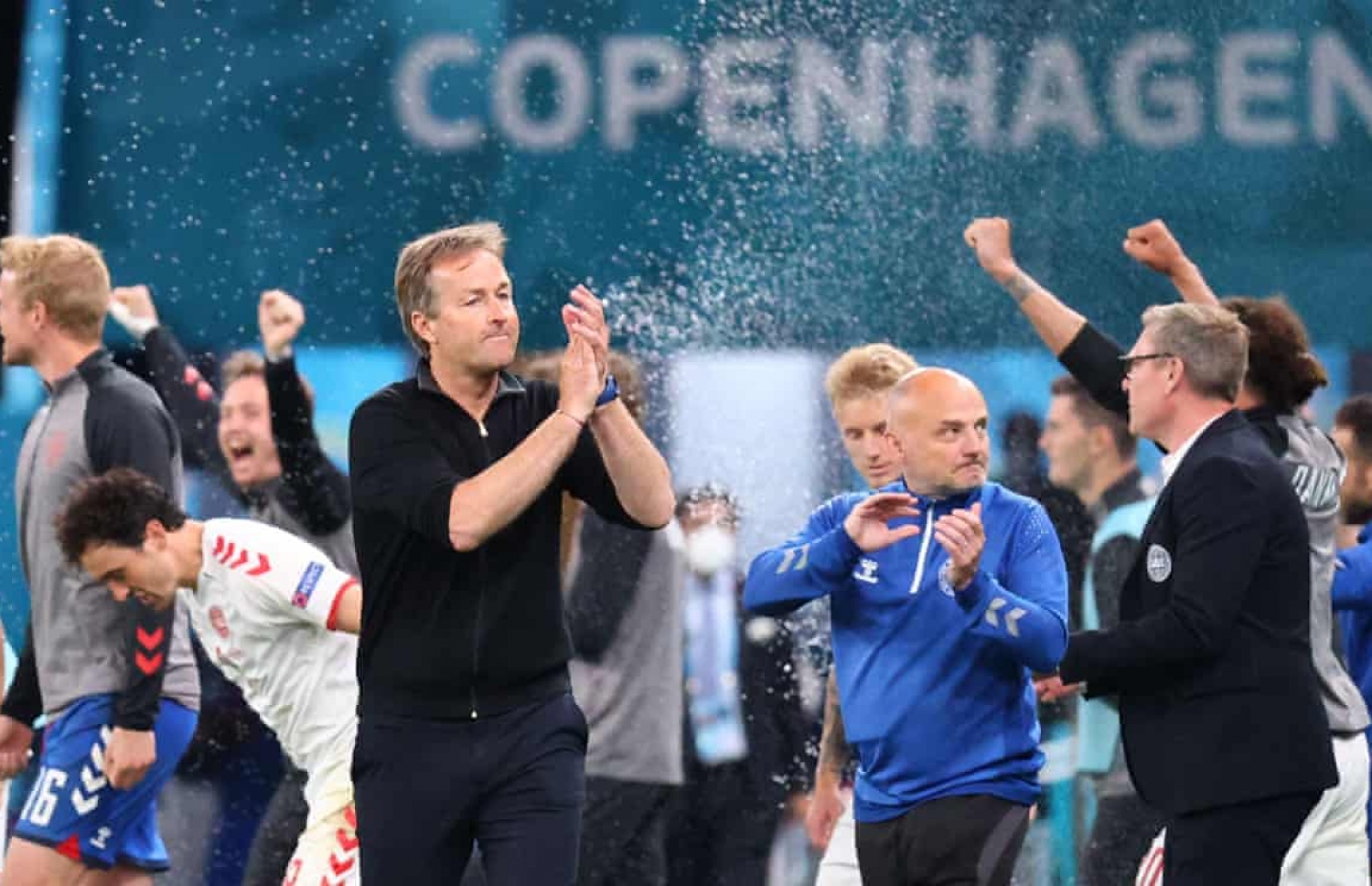 ހިއުލްމަންޑް  އާއީ ޓީމުގެ އޮފިޝަލުން އުފާފާޅު ކުރަނީ --- ފޮޓޯ: ރޮއިޓަސް