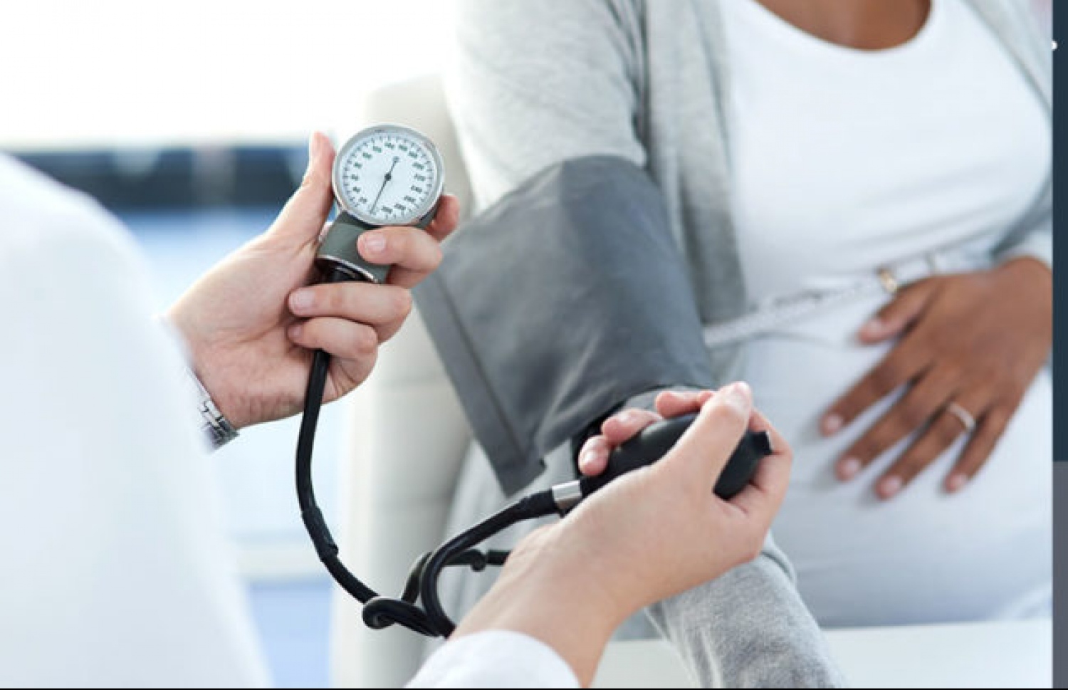 މާބަނޑު އަންހެނަކު ލޭގެ ޕްރެޝަރު ބަލަނީ--