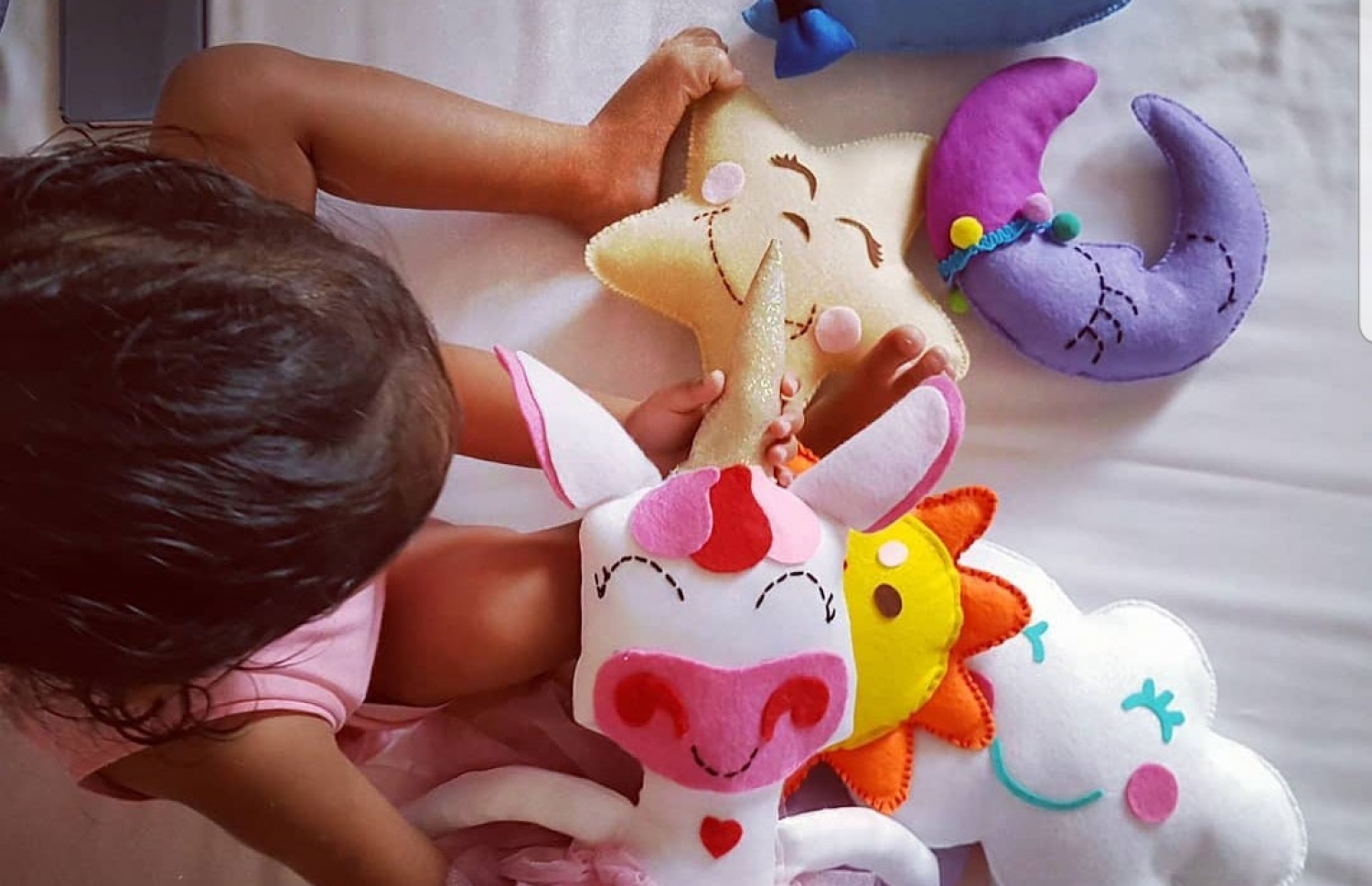 ޔުމް، އޭނާގެ ދަރިފުޅަށް ތައްޔާރުކުރި އެންމެ ފުރަތަމަ ގިފްޓް.-