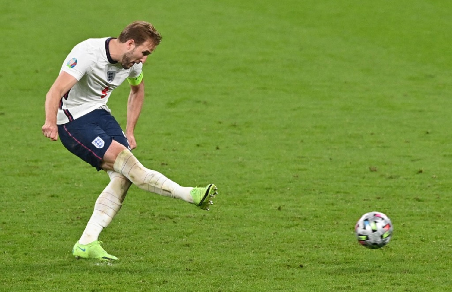 ކޭން ބޯޅަ ފޮނުވާލަނީ --- ފޮޓޯ: އޭއެފްޕީ