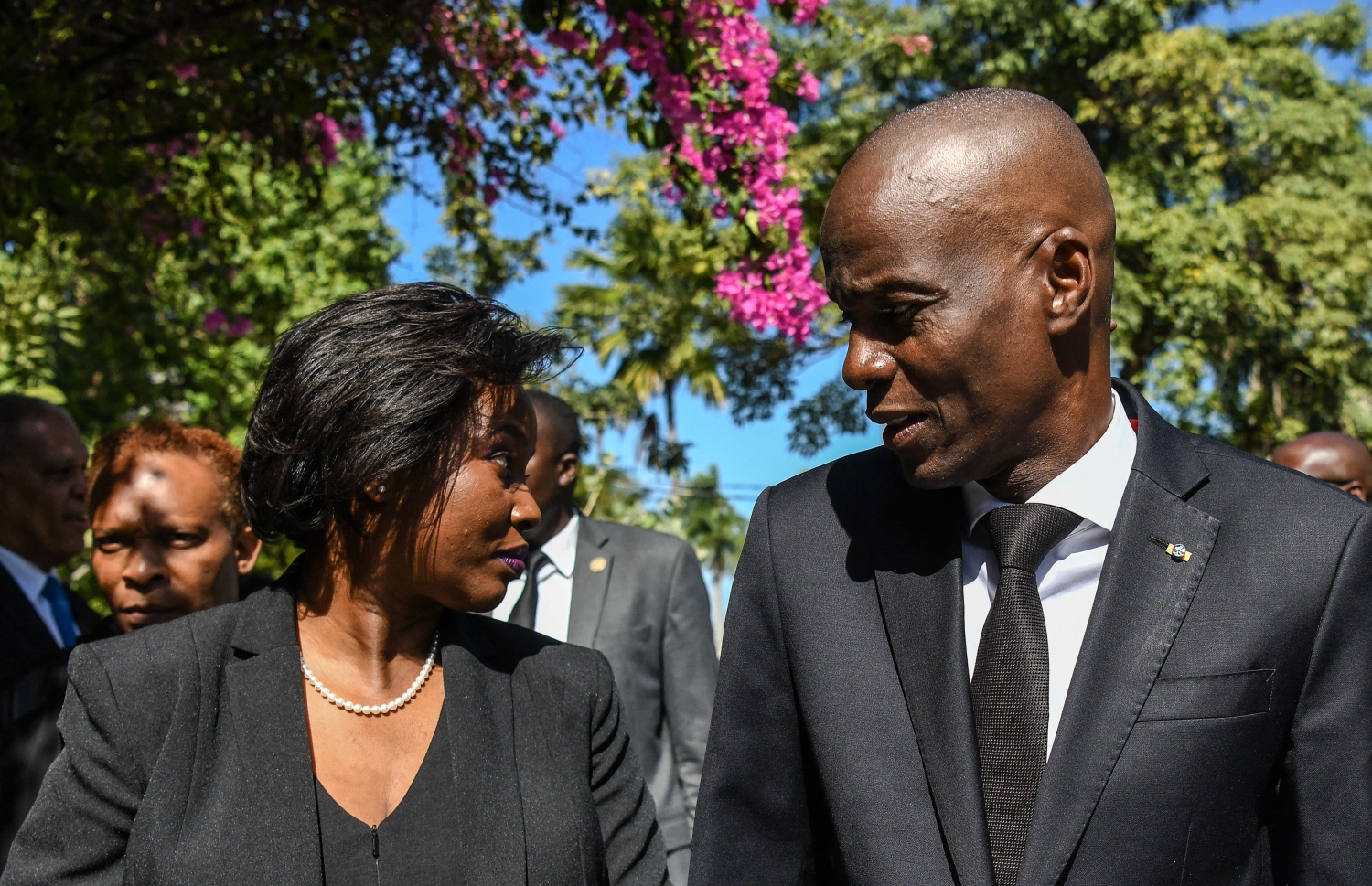 ހައިޓީގެ ރައީސް މޮއިސް އަދި އަނބިކަނބަލުން މާޓީން. --ފޮޓޯ:އޭއެފްޕީ