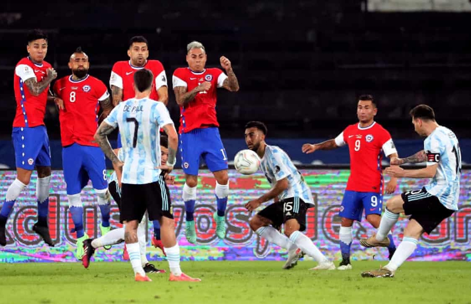 މެސީ ހިލޭ ޖެހުން ފޮނުވާލަނީ ---