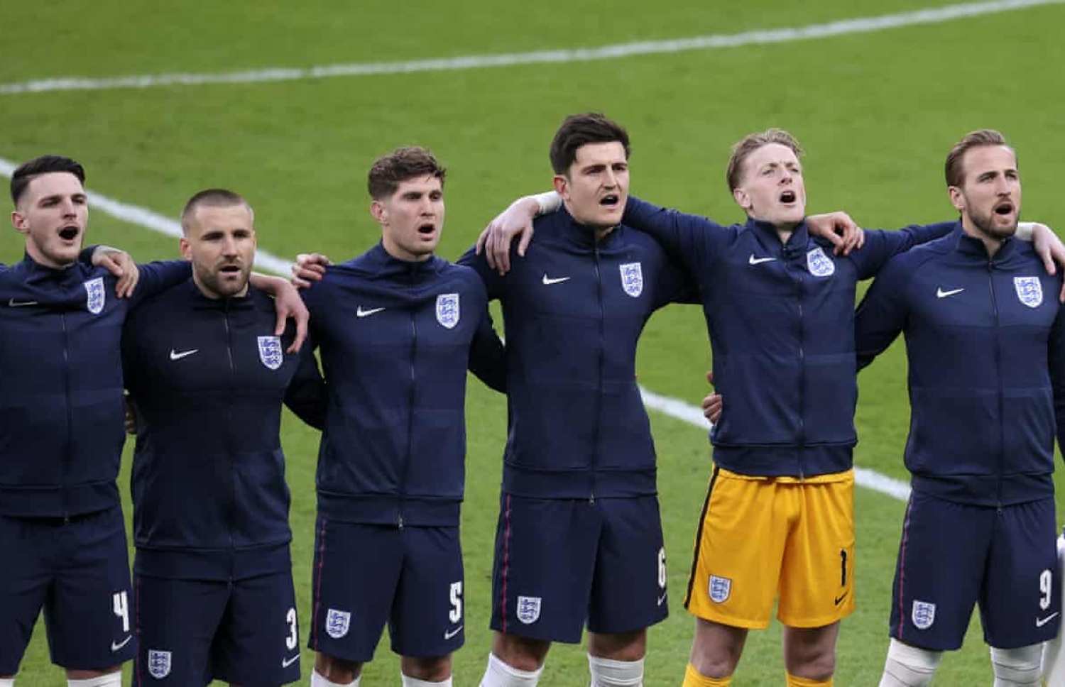 އިންގްލެންޑްގެ ކެޕްޓަން ހެރީ ކޭން އާއި އެ ޓީމުގެ ބައެއް ކުޅުންތެރިން --- ފޮޓޯ: އޭޕީ