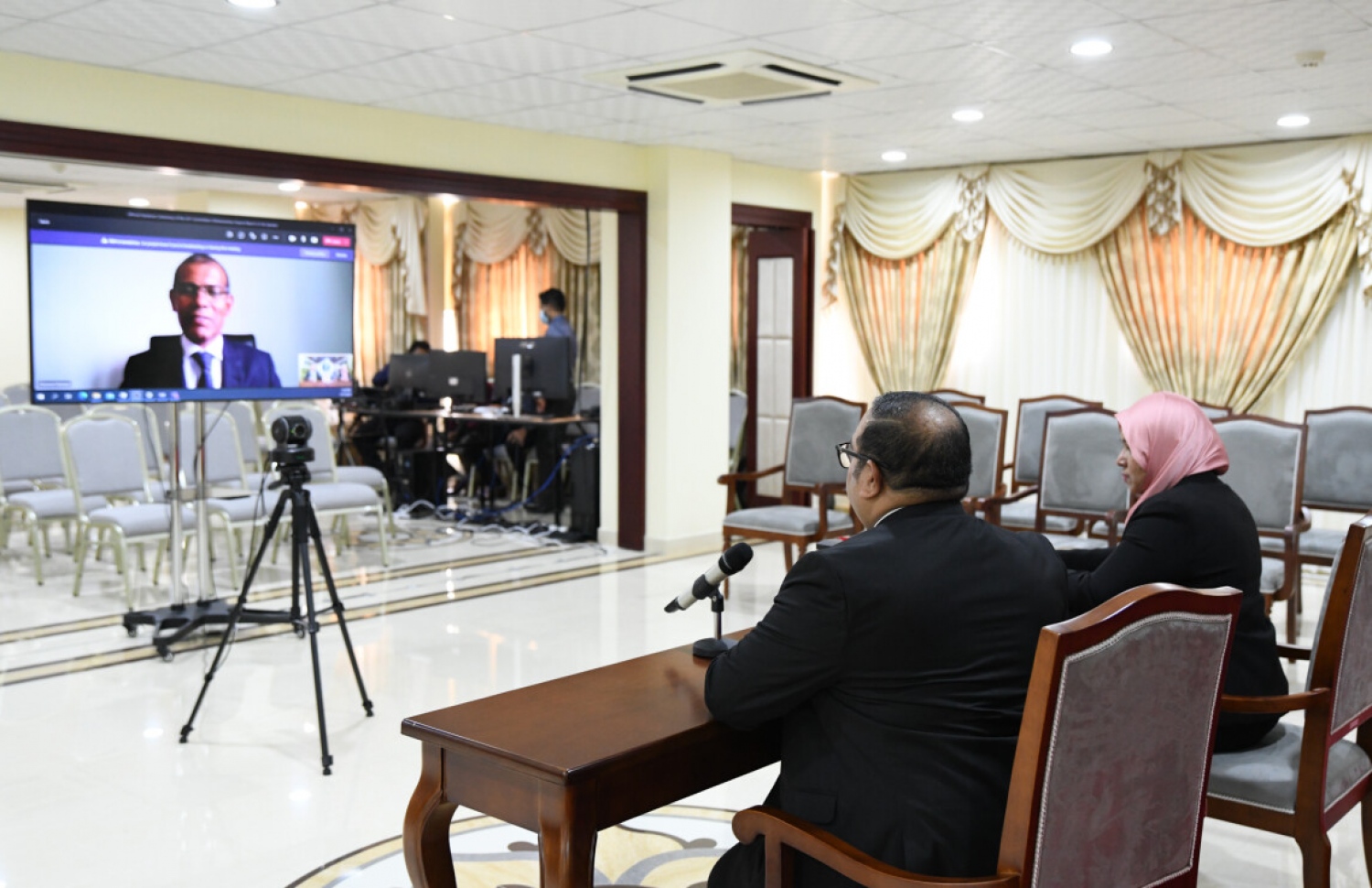 241 ކޮމިޓީން ތައްޔާރު ކުރި އިންކުއަރީ ރިޕޯޓް ނަޝީދަށް އަރުވަން ބޭއްވި ވާޗުއަލް ބައްދަލުވުން-- ފޮޓޯ/މަޖިލިސް