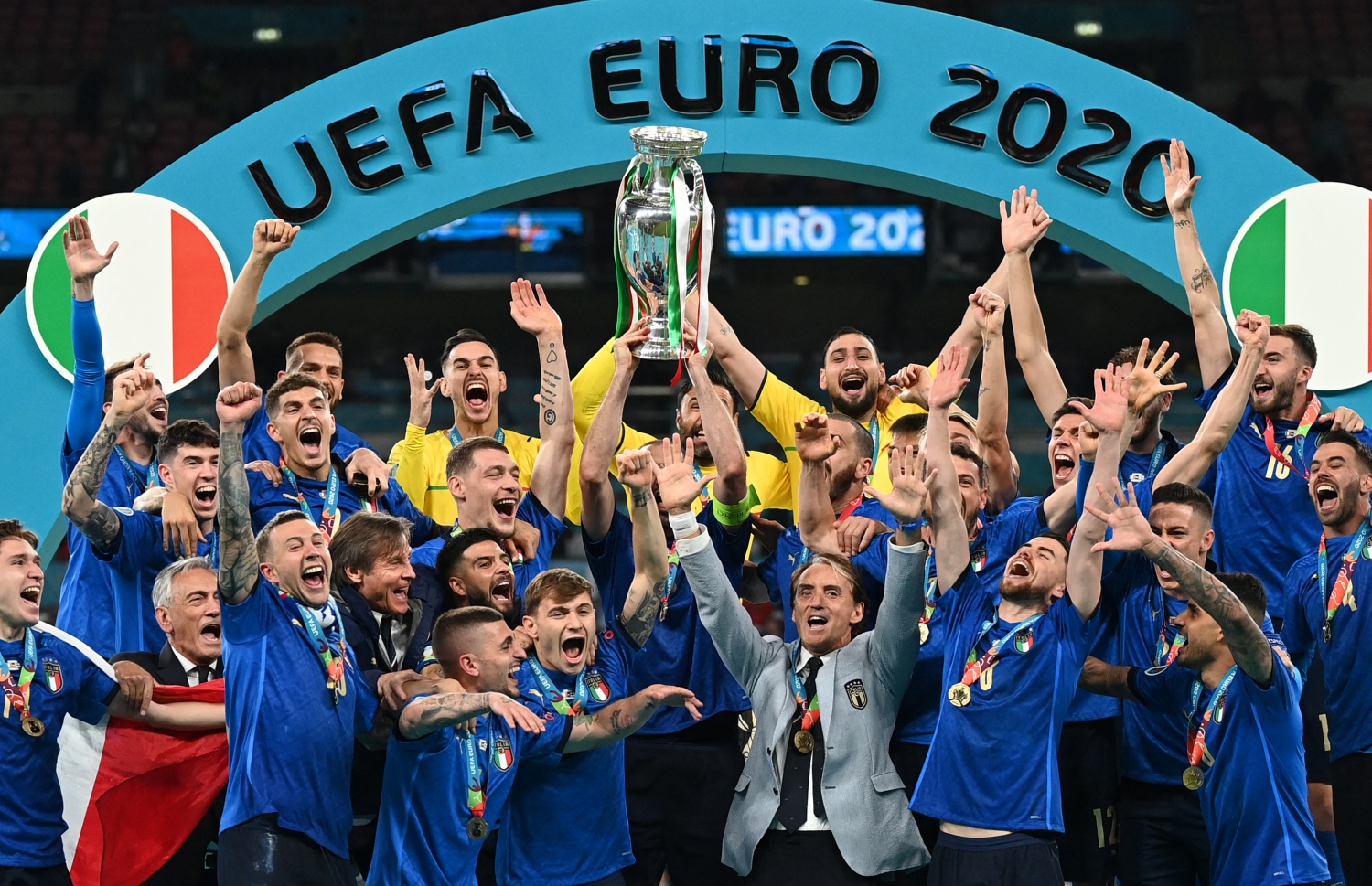 ޔޫރޯ 2020ގެ ޗެމްޕިއަންކަން އިޓަލީ ހޯދުން