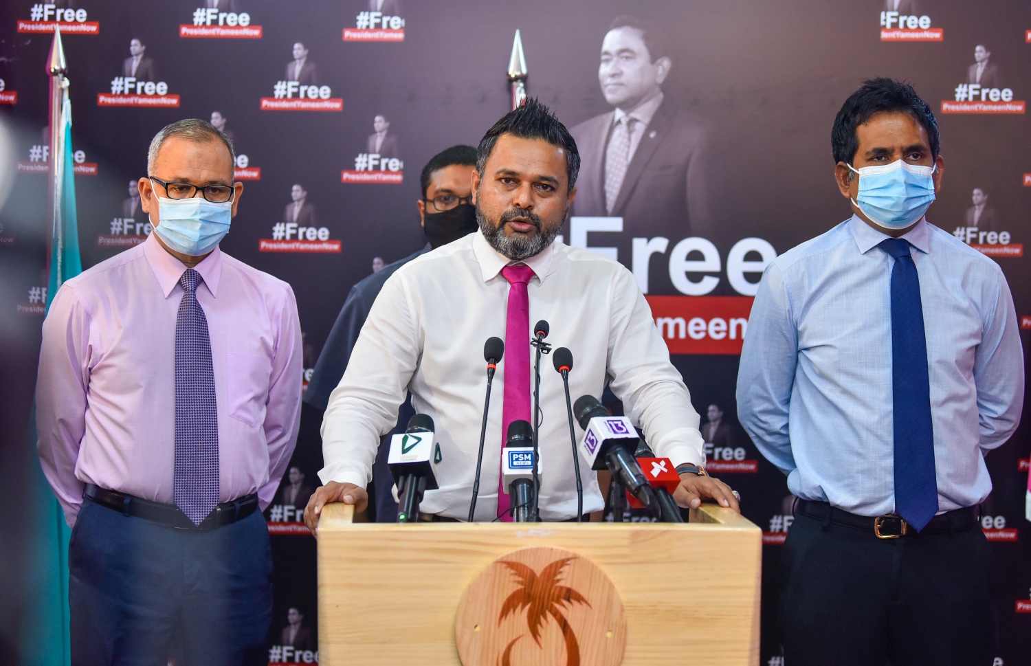 ޕީޕީއެމް/ޕީއެންސީން މިއަދު ބޭއްވި މީޑިއާ ބްރީފިންގައި އެ ކޯލިޝަންގެ ބައެއް އިސްވެރިން ވާހަކަ ދައްކަވަނީ.---ފޮޓޯ:އ އަހުމަދު އަވްޝަން/މިހާރު