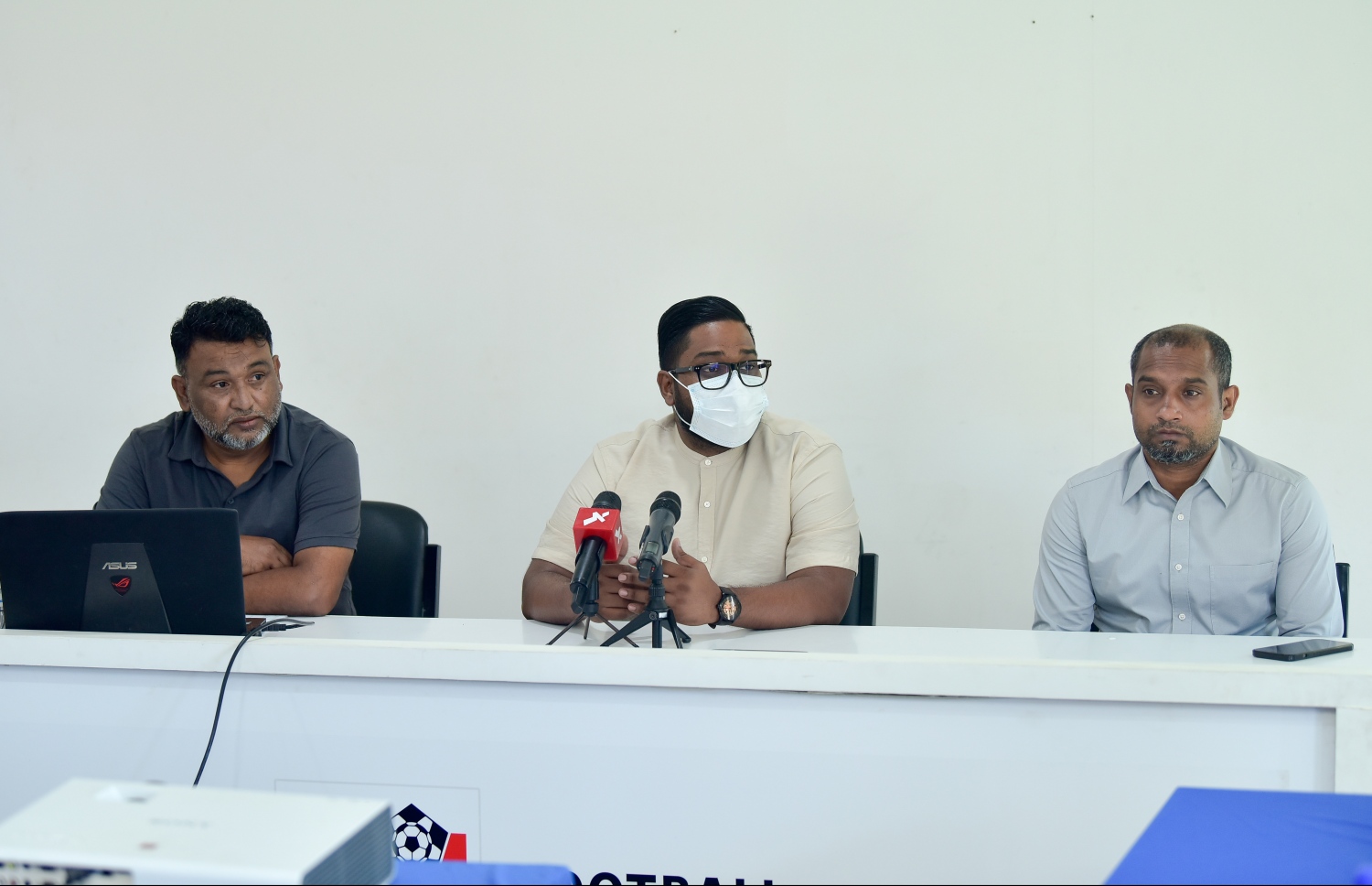 ދިވެހި ޕްރިމިއާ ލީގު އާ ފޯމެޓް އިއުލާން ކުރުމަށް ބޭއްވި ޕްރެސްގައި --- ފޮޓޯ: ނިޝާން އަލީ | މިހާރު