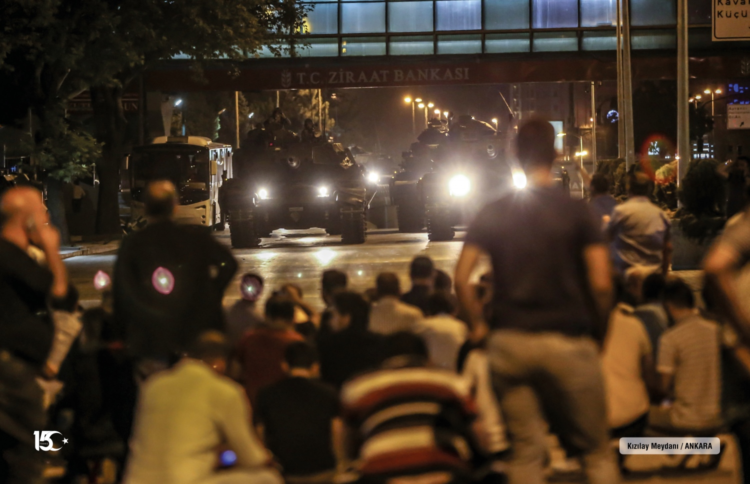 ތުރުކީގެ ބަޣާވާތާ ދެކޮޅަށް ރައްޔިތުން ނުކުމެ ދެކޮޅުވެރިކަން ދައްކަނީ