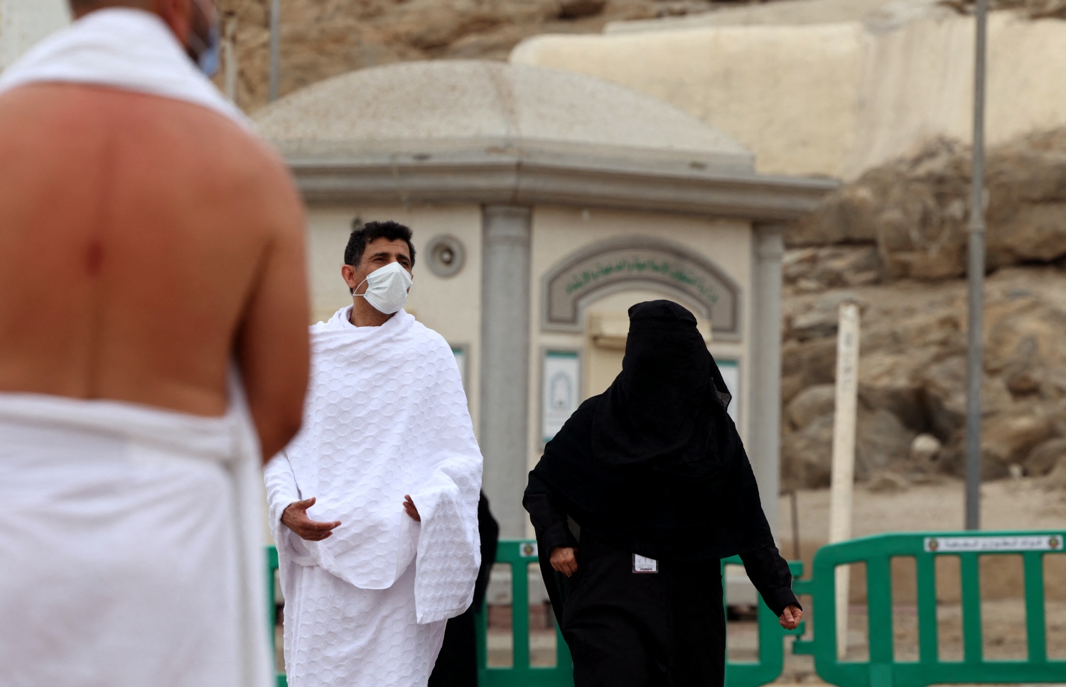 މައްކާ - ޖުލައި 19، 2021: ހައްޖުވެރިން އަރަފާތު ބިމުގައި: ކޮވިޑުގެ ބަލިމަޑުކަމާ ގުޅިގެން މި އަހަރު ހައްޖުގެ އަޅުކަން އަދާކުރުމަށް ސައުދީން ފުރުސަތު ދީފައި ވަނީ ސައުދީގައި އުޅޭ 60،000 މީހުންނަށް. --ފޮޓޯ:އޭއެފްޕީ