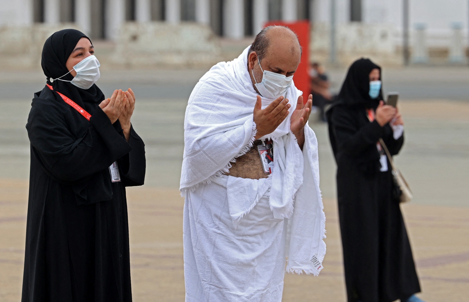 ހައްޖުވެރިން އަރަފާތު ބިމުގައި