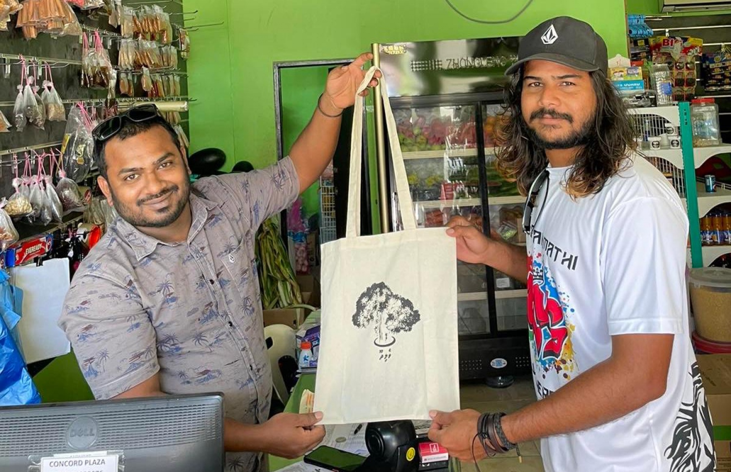 ވެލިދޫ ކޭއެންޖީ ގްރޫޕުން ރަށުގެ ގެތަކަށް މިއަދު ފޮތިކޮތަޅު ބަހަނީ.