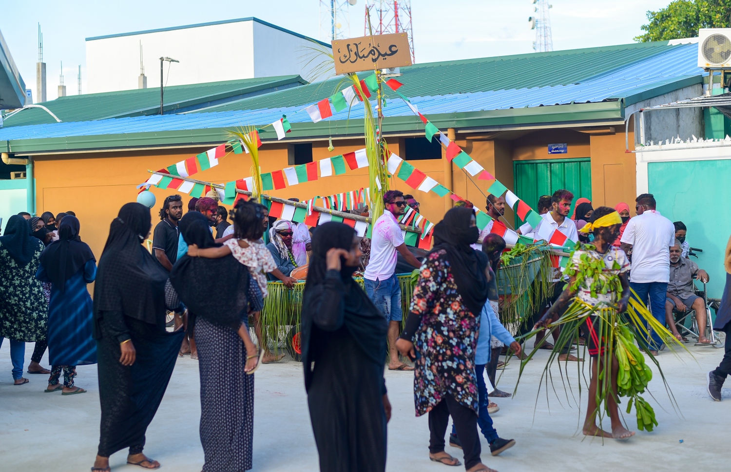 ތުލުސްދޫ- ޖުލައި 20، 2021: ކ.ތުލުސްދޫގައި އަޟްހާ އީދު ފާހަގަކުރުމުގެ ގޮތުން ބޭއްވި މާލި ޕެރޭޑްގެ ތެރެއިން މާލި ތަކާއި އެކު ރައްޔަތުން ރަށުތެރޭ.-- ފޮޓޯ:އަހުމަދު އަވްޝަން/މިހާރު