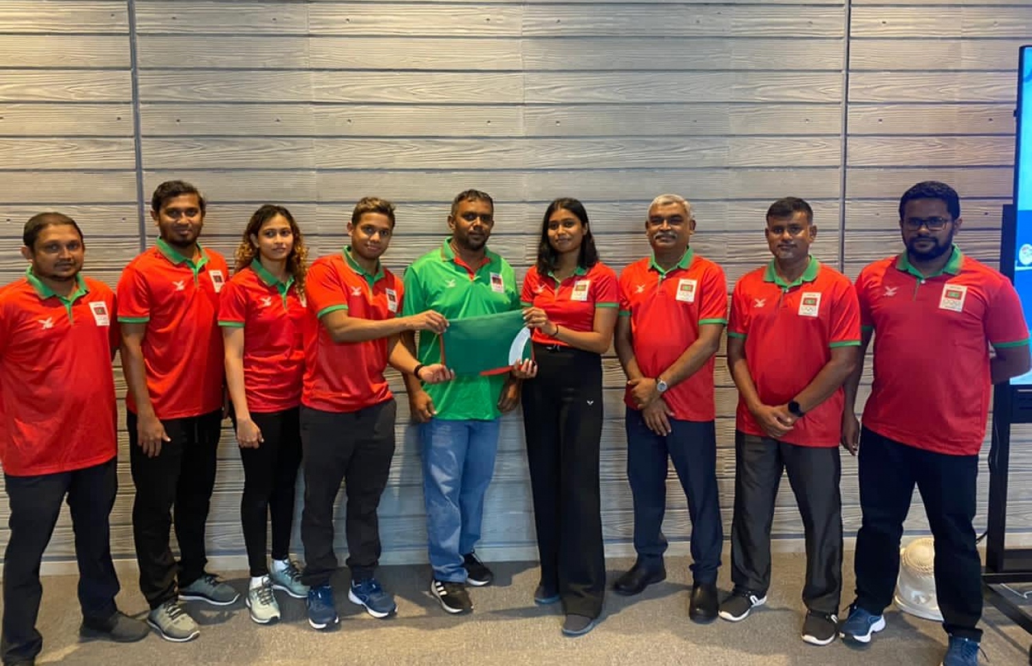 މުބާލް އާއި ނަބާހާ އަށް ދިދަ ހަވާލު ކުރުމުގެ ގޮތުން ބޭއްވި ރަސްމިއްޔާތުގައި --- ފޮޓޯ: އެމްއޯސީ