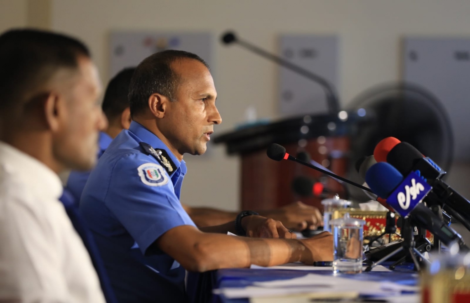 ޕޮލިސް ކޮމިޝަނަރު ހަމީދު މިރޭގެ މީޑިއާ ބްރީފިންގައި ވާހަކަ ދައްކަވަނީ.---ފޮޓޯ: ޕޮލިސް