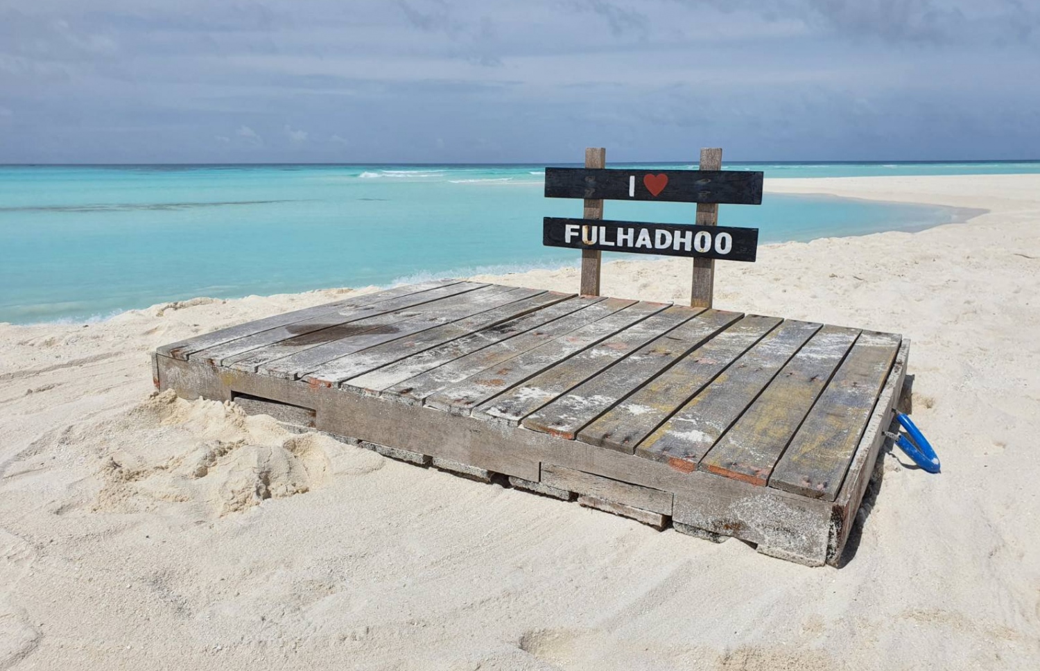 ދެ މީހަކު ސަލާމަތް ކުރަން އަޒުހަރު ބޭނުންކުރެއްވި ޕެލެޓްފަޅި