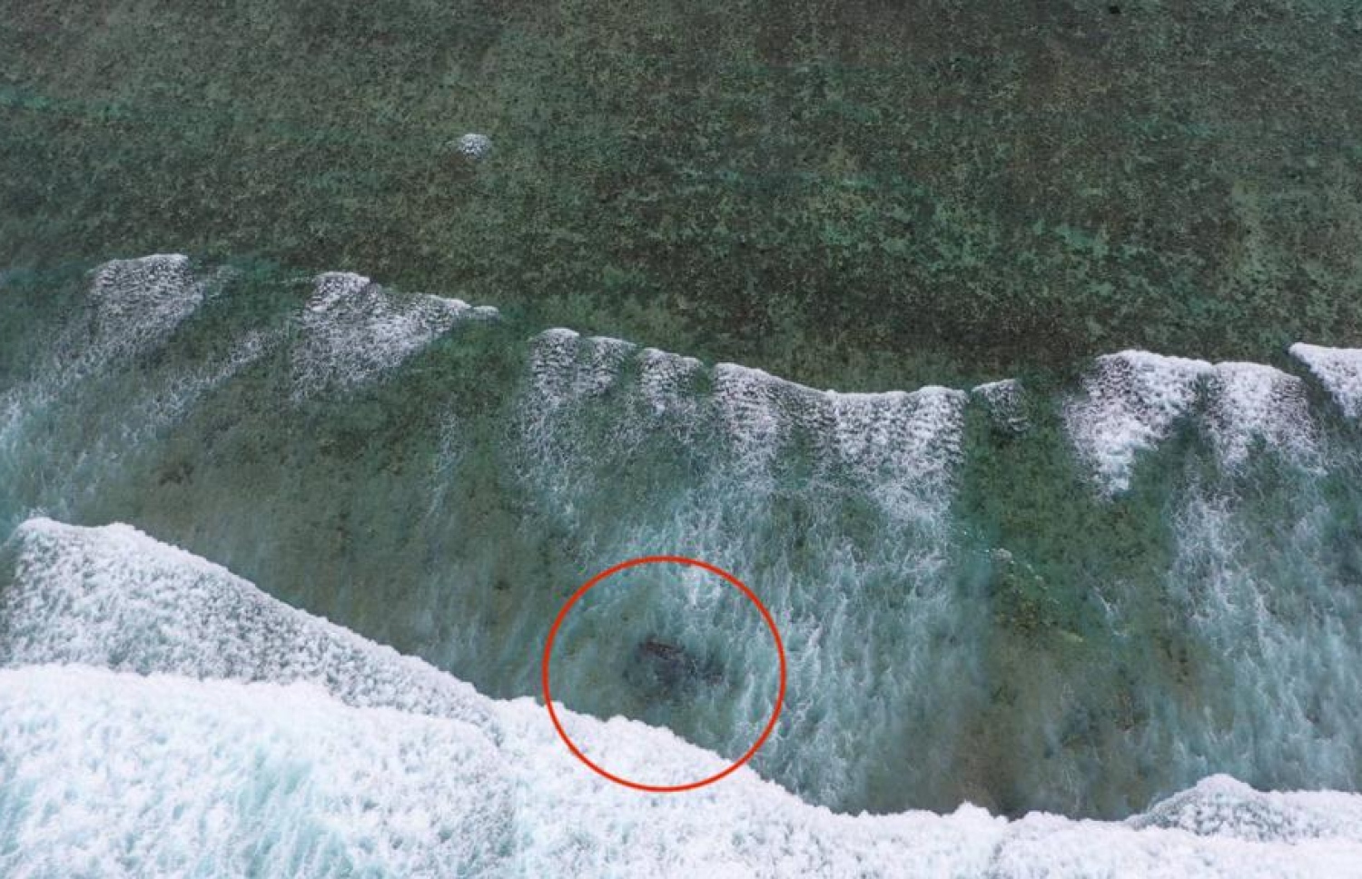 ހއ. އިންނަފިނޮޅު ފަރަށް މީގެ 104 އަހަރު ކުރިން އަރާފައިވާ ބޯޓުގެ ބައިތައް ފަރުމަތީގައި -- ފޮޓޯ:/އަރުޝަދު އަހްމަދު