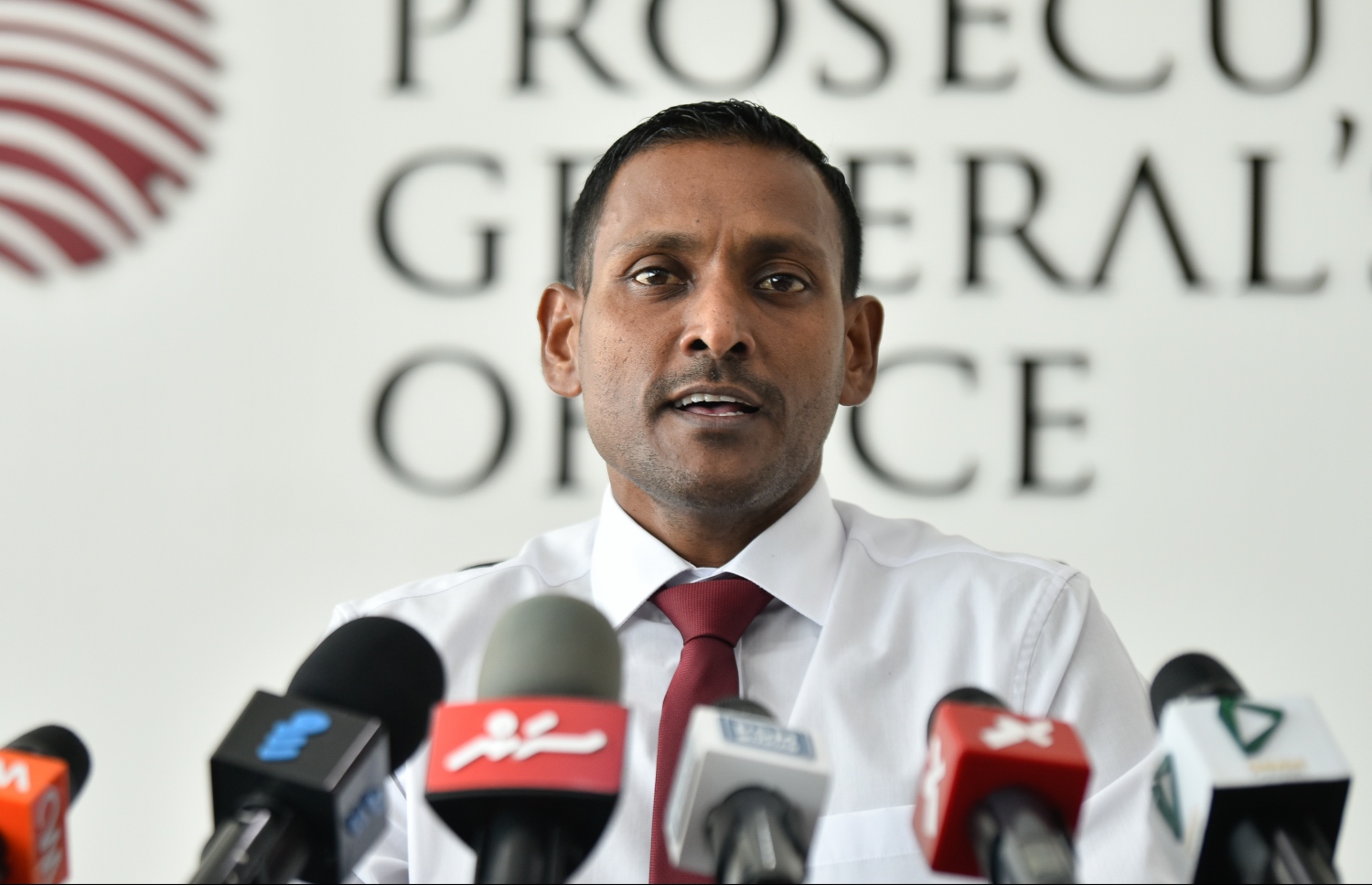 ނަޝީދަށް ދިން ޓެރަރިސްޓް ހަމަލާއާ ގުޅިގެން ހަތަރު މީހެއްގެ މައްޗަށް ދައުވާކޮށް، އެ މައްސަލައިގެ ތަފްސީލު ހިއްސާކުރަން މިއަދު ބޭއްވި ނިއުސް ކޮންފަރެންސްގައި ޕީޖީ ޝަމީމް ވާހަކަދައްކަވަނީ.-- ފޮޓޯ: ނިޝާން އަލީ/ މިހާރު