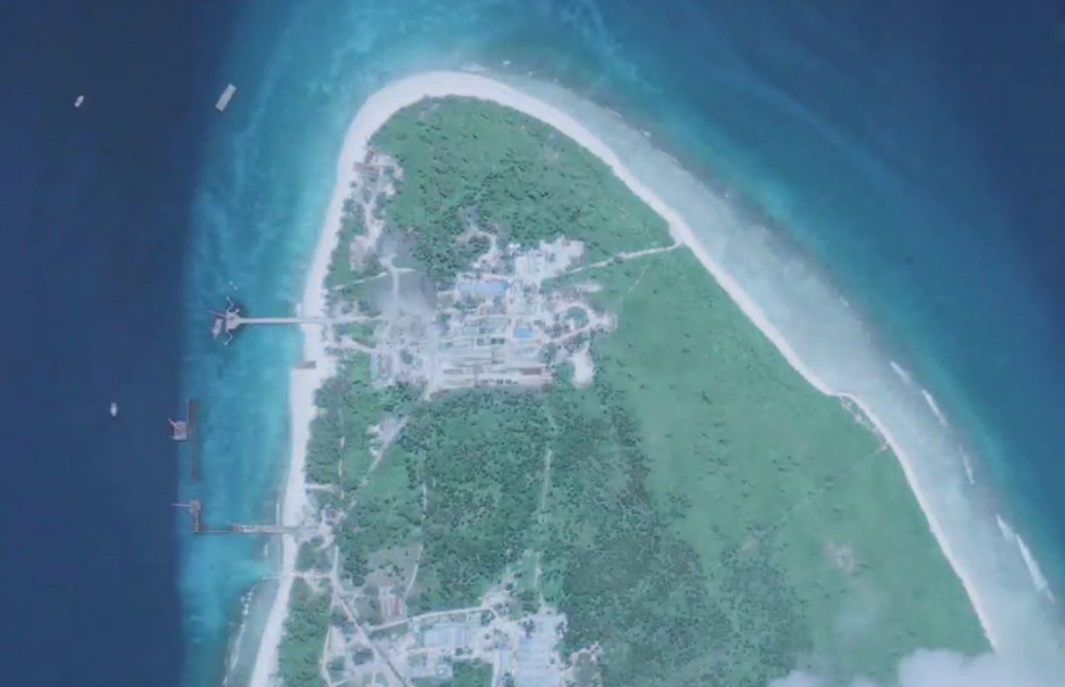 އަގަލޭގާގައި އިންޑިއާއިން ތަރައްގީ ކުރަމުންދާ ސަރަހައްދެއް: ބޮޑު ރަންވޭއެއް ހެދުމުގެ އިތުރުން ގިނަ އަދަދެއްގެ ބަޔަކަށް ތިބެވޭނެހެން އިމާރާތް ވެސް ދަނީ ކުރަމުން -- ފޮޓޯ އަލް ޖަޒީރާ