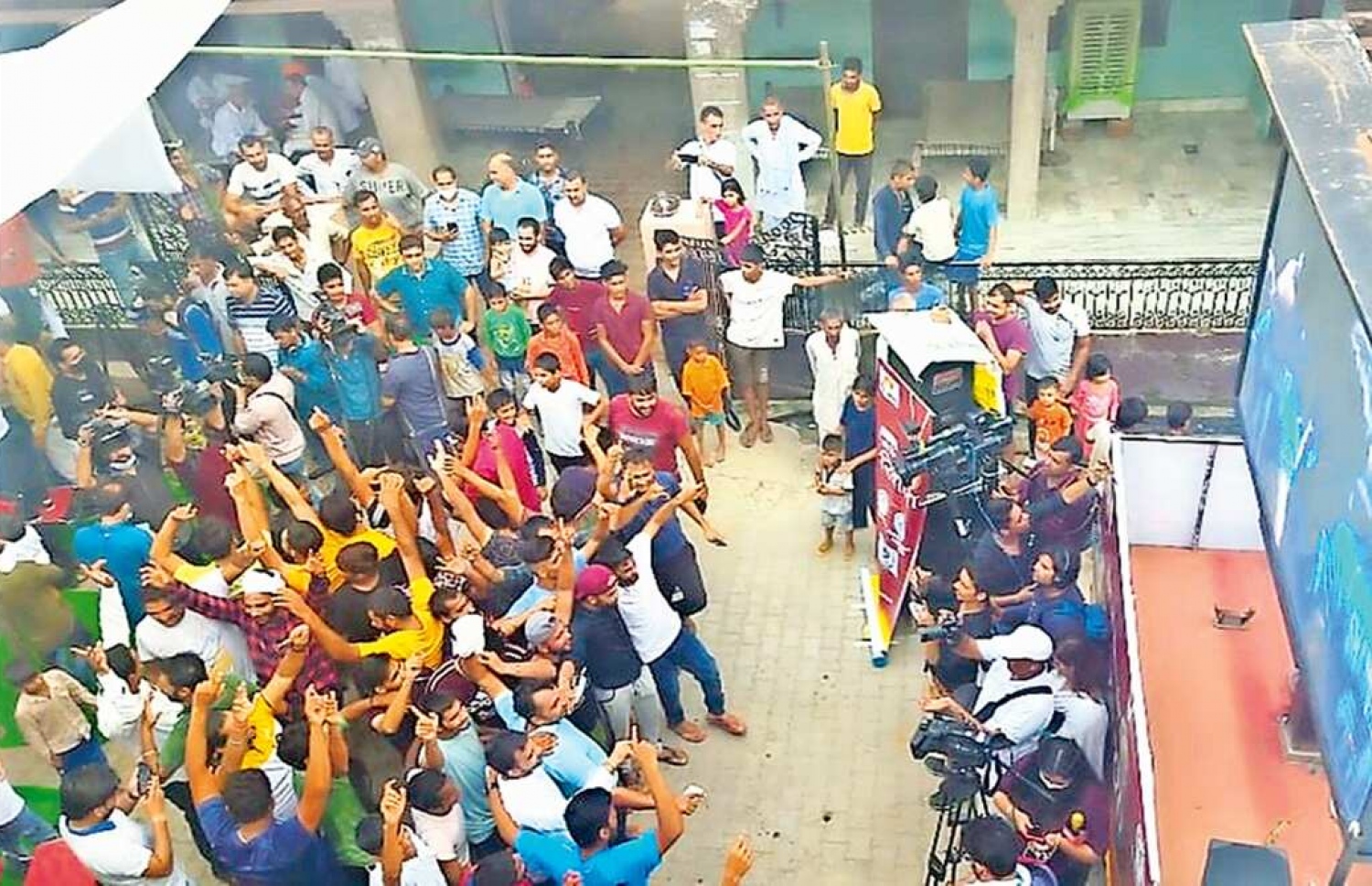 ނިރާޖުގެ ވިލެޖުގައި އުފާފާޅު ކުރަނީ --- ފޮޓޯ: ރޮއިޓަސް