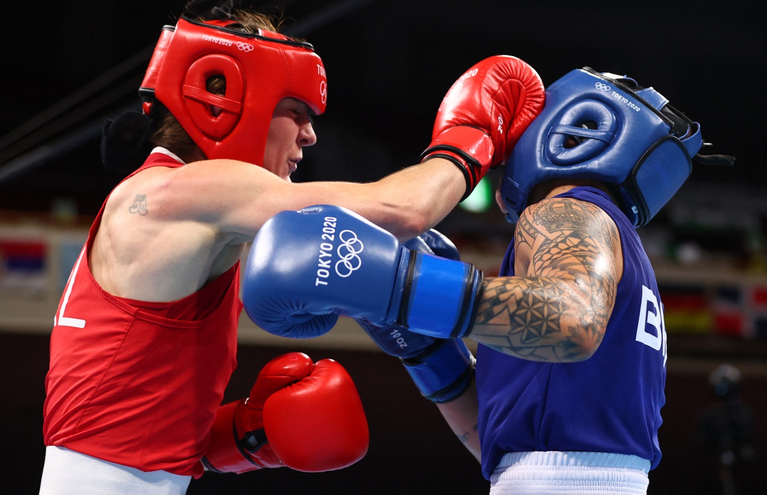 ޓޯކިޔޯ - އޮގަސްޓް 8، 2021: ޓޯކިޔޯ އޮލިމްޕިކްސްގައި ބޮކްސިންގެ ލައިޓް ވެއިޓް ކެޓަރީގައި އަޔަލެންޑާއި ބްރެޒިލްގެ ތެޅުންތެރިން ވާދަކުރަނީ. --ފޮޓޯ:އޭއެފްޕީ