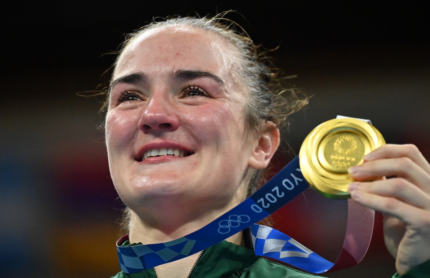 ޓޯކިޔޯ - އޮގަސްޓް 8، 2021: ޓޯކިޔޯ އޮލިމްޕިކްސްގައި ބޮކްސިންގެ އަންހެނުންގެ ލައިޓް ވެއިޓް ގެޓަގަރީން ރަން މެޑަލް ހޯދި އަޔަލެންޑުގެ ހެރިންޓަން މެޑަލް ދައްކާލަނީ. --ފޮޓޯ:އޭއެފްޕީ