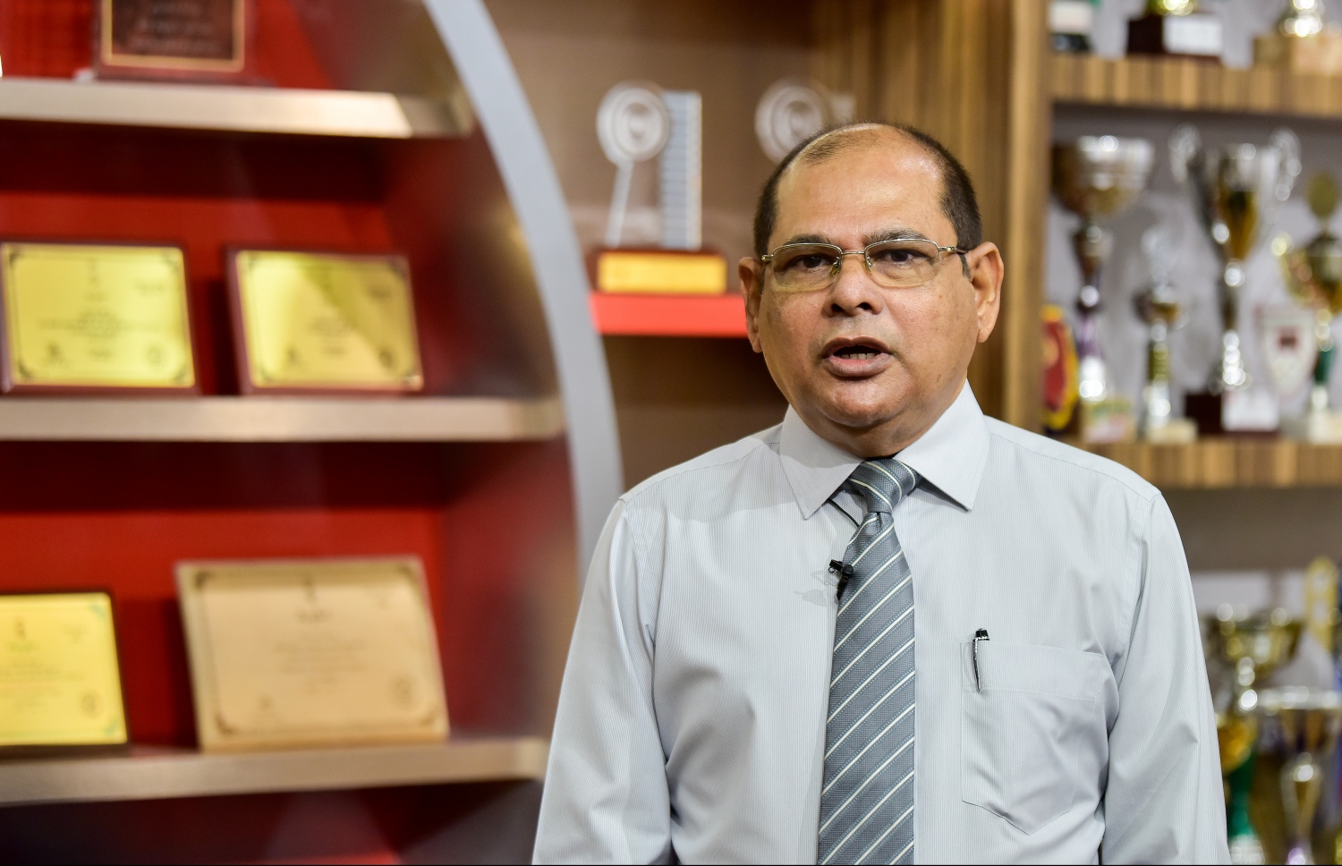 ދިރާސީ އާ އަހަރު ފެށުމާ ގުޅޭގޮތުން އަހުމަދިއްޔާ ސްކޫލުގެ ޕްރިންސިޕަލް ރަޝީދު "މިހާރު" އާ ވާހަކަދައްކަވަނީ.- ފޮޓޯ: ނިޝާން އަލީ/ މިހާރު