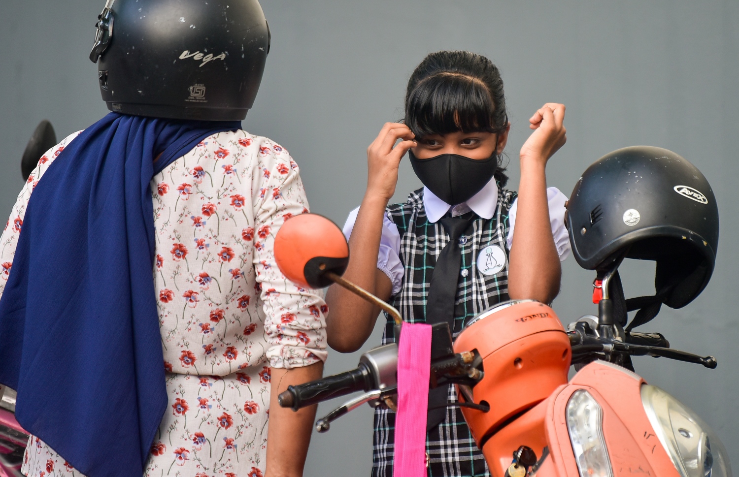 މާލެ- އޯގަސްޓް 10، 2021- އަހުމަދިއްޔާ ސްކޫލުގެ ދަރިވަރަކު މިއަދު ހެނދުނު ސްކޫލަށް ދަނީ: ރާއްޖޭގެ ތައުލީމީ ހަޔާތުގައި، އަހަރުގެ މެދުތެރޭގައި ދިރާސީ އަހަރު މި ފެށީ މިއަދު-- ފޮޓޯ: އަހުމަދު އަވްޝަން އިލްޔާސް / މިހާރު