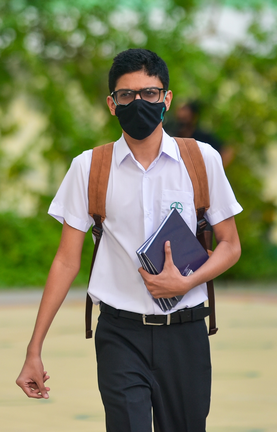 އަމީނިއްޔާ ސްކޫލުގެ ދަރިވަރަކު މިއަދު ހެނދުނު ސްކޫލަށް ދަނީ: މިއަދަކީ އަހަރުގެ މެދުތެރޭގައި ފެށި ދިރާސީ ފުރަތަމަ އަހަރު-- ފޮޓޯ: އަހުމަދު އަވްޝަން އިލްޔާސް/ މިހާރު