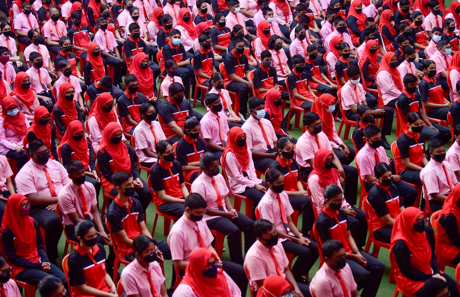 އިސްކަންދަރު ސްކޫލުގައި މިއަދު ހެނދުނު ބޭއްވި އެސެމްބަލީ: ސްކޫލުތަކުގައި އާންމު އުސޫލުން ކިޔަވައިދޭން ފެށިޔަސް އެކަން ކުރިއަށް ދާނީ އެޗްޕީއޭގެ ގައިޑްލައިންތަކާ އެއްގޮތަށް -- ފޮޓޯ: އަހުމަދު އަވްޝަން އިލްޔާސް/ މިހާރު