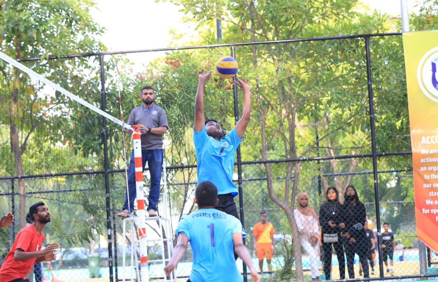 ޕޮލިސް ކްލަބުގެ މެޗުގެ ތެރެއިން