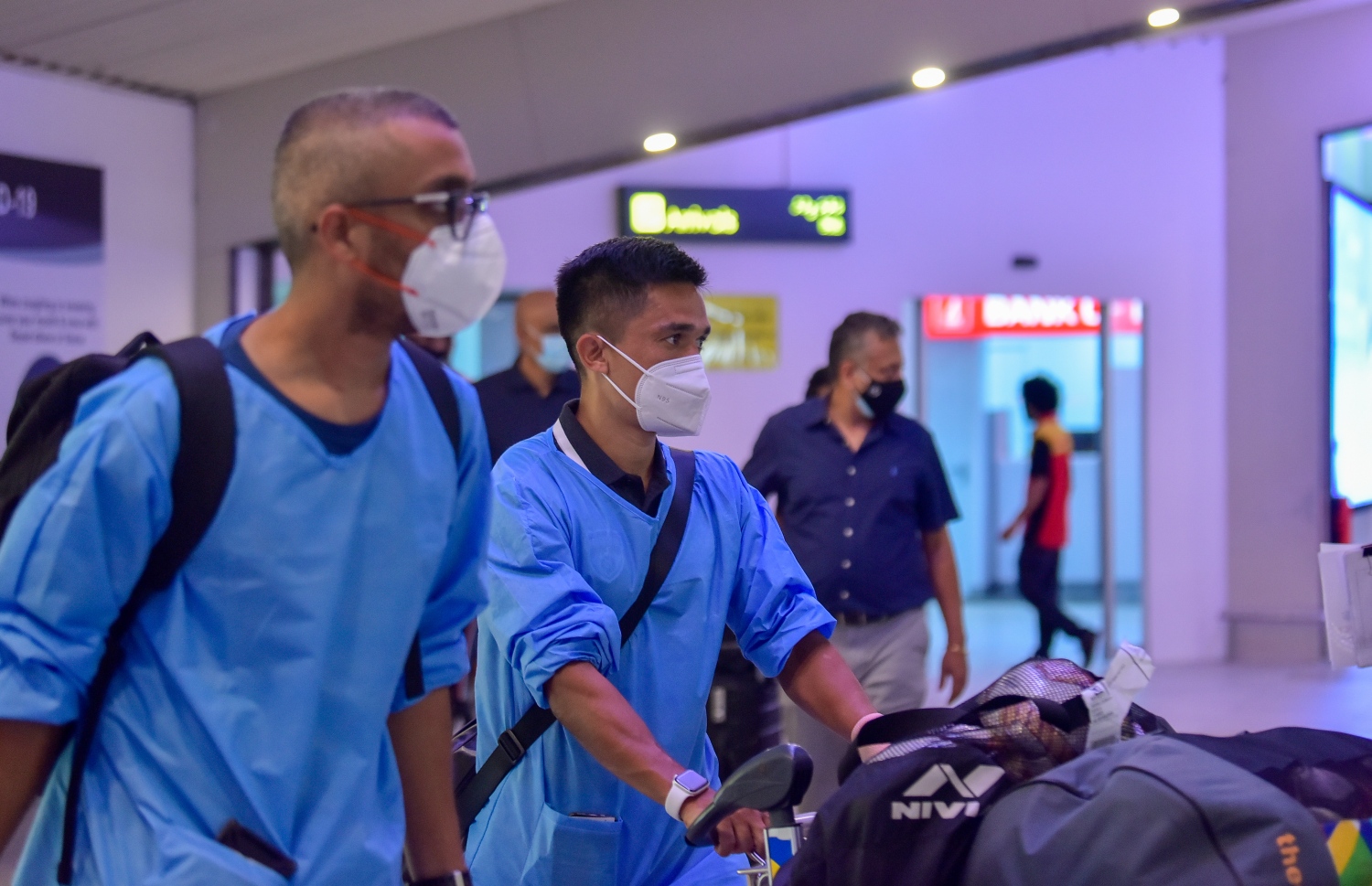 ބެންގަލުރު އެފްސީގެ ޓީމު މާލެ އައިސް ވެލާނާ އިންޓަނޭޝަނަލް އެއާޕޯޓުގައި --- ފޮޓޯ: އަހްމަދު އަވްޝަން | މިހާރު