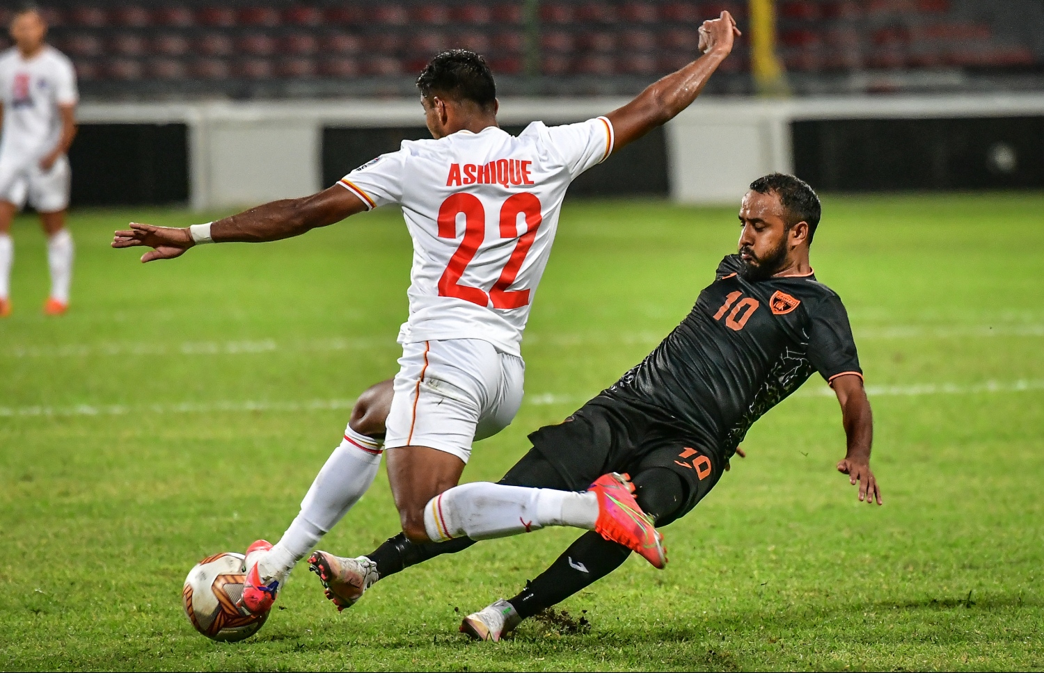 ބެންގަލޫރު އާއި އީގަލްސް ކުޅުނުމެޗުގެ ތެރެއިން --- މިހާރު ފޮޓޯ: ނިޝާން އަލީ