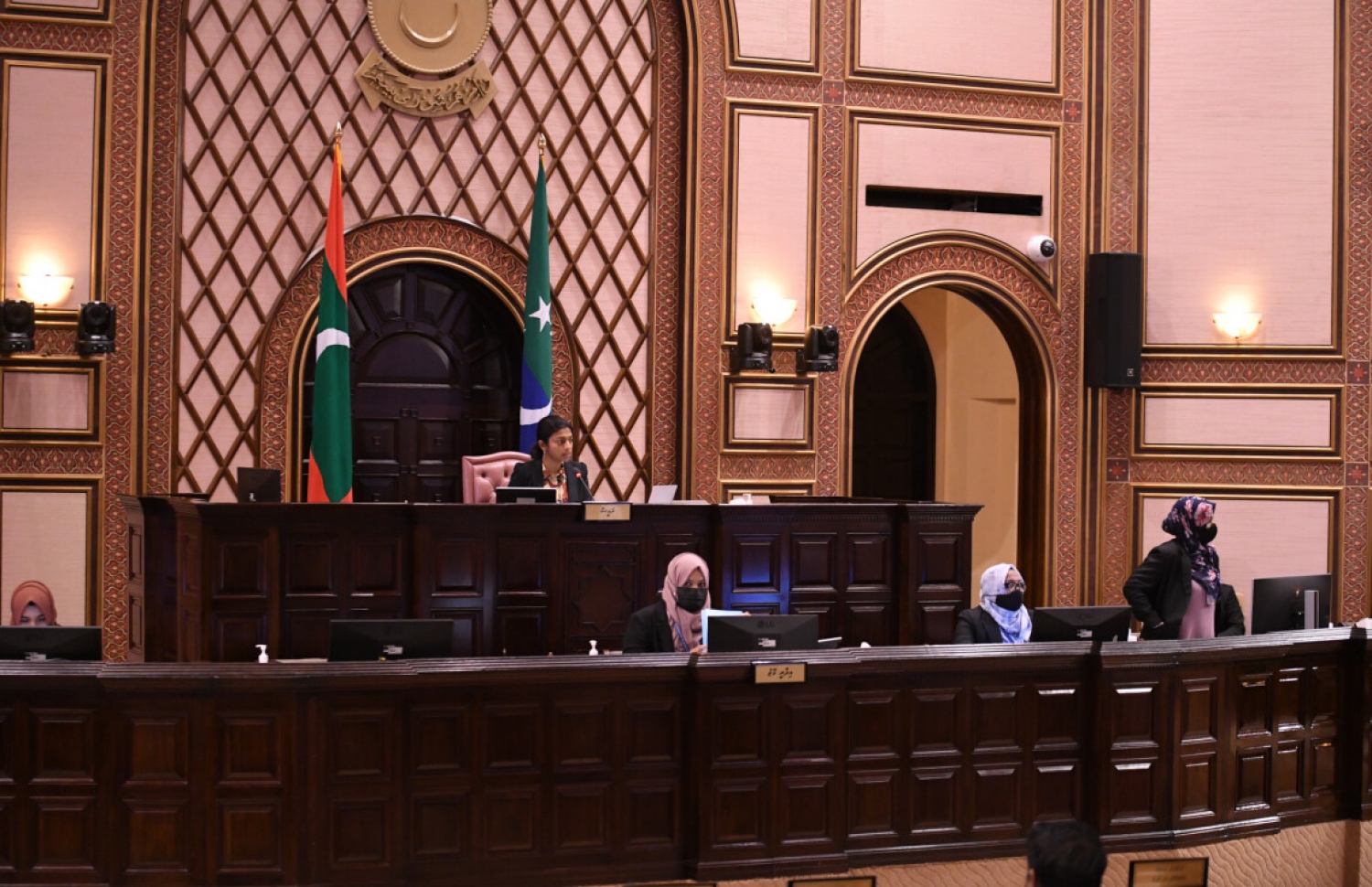 މަޖިލީހުގެ ޖަލްސާއެއް ތެރެއިން: އީސީ އާއި އައިކޮމްއަށް އައްޔަން ކުރާ ނަންތައް މިއަދު ވަނީ ފޮނުވާފައި-- ފޮޓޯ/މަޖިލިސް