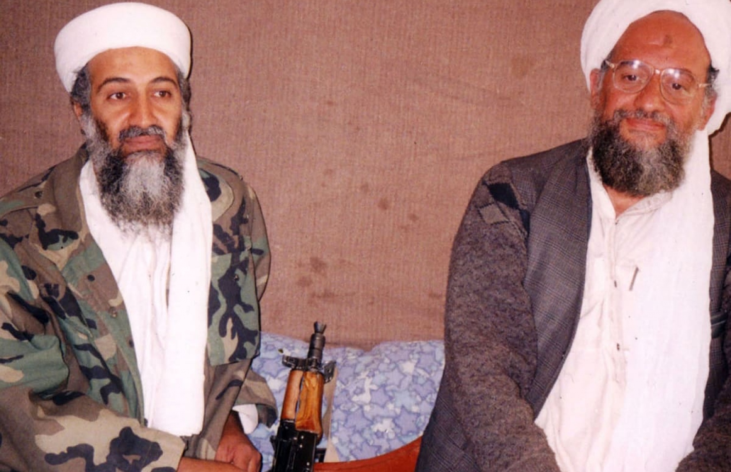 އުސާމާ ބިން ލާދިން އާއި އަލްގައިދާގެ މިހާރުގެ ލީޑަރު އައިމަން ޒަވާހިރީ -- ފައިލް ފޮޓޯ