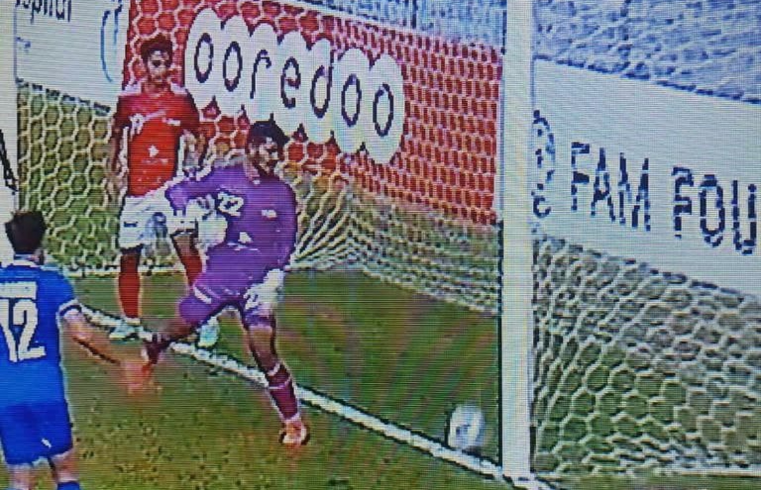 ބެންގަލޫރުން ފޮނުވާލި ބޯޅަ ބަށުންދަރާގެ ގޯލް ލައިން ހުރަސްކޮށް ގޯލްގެ ތެރެއަށް ވަދެފައިވާ މަންޒަރުގެ ސްކްރީން ސޮޓެއް