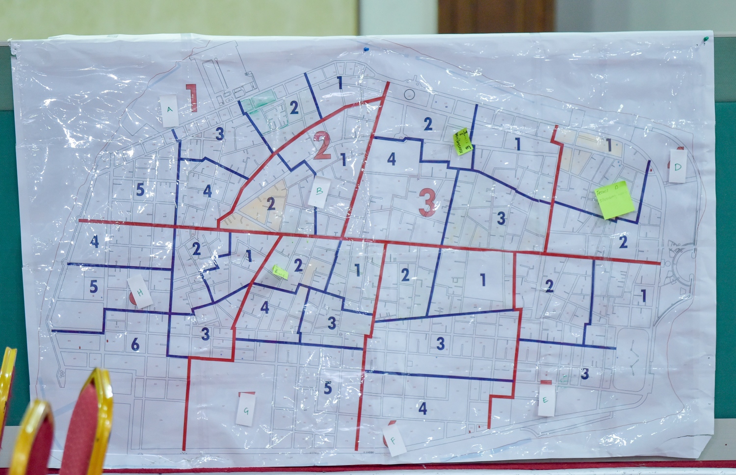 މާލެ- އޯގަސްޓް 26، 2021: އެޗްއީއޯސީގެ ކޯލް ސެންޓަރުގައި ކޮވިޑް-19 ބައްޔާ ގުޅޭ ގޮތުން ކުރަހާފައި ވާ މާލޭގެ ޗާޓެއް -- ފޮޓޯ: އަހްމަދު އަވްޝަން  / މިހާރު