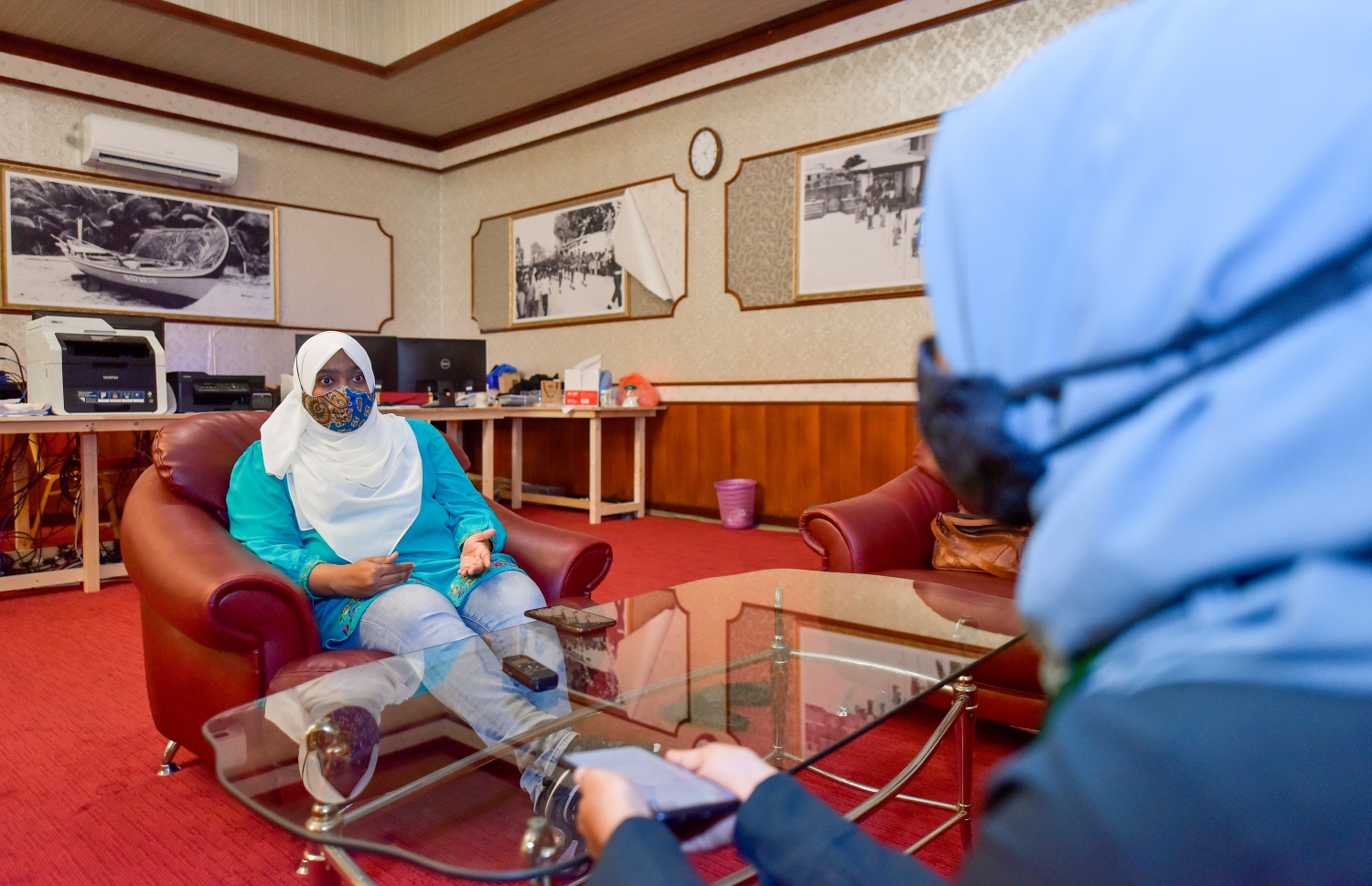 އެޗްޕީއޭގެ މެޑިކަލް އޮފިސަރު ޑރ. ނަޒްލާ "މިހާރު" އަށް އިންޓަވިއުދެއްވަނީ.-- ފޮޓޯ: އަހުމަދު އަވްޝަން/ މިހާރު