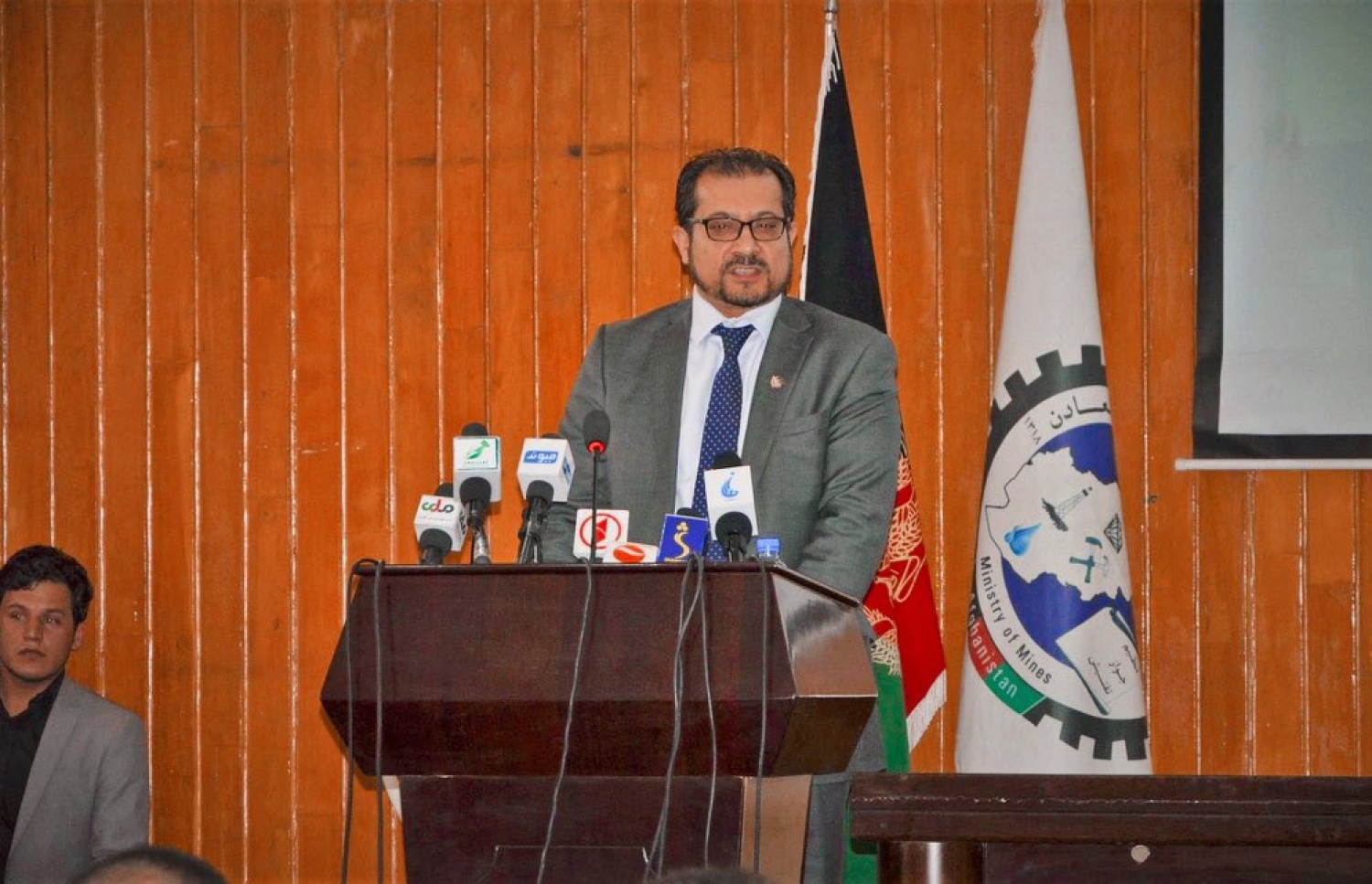 ސާދާތު އަފްޣާނިސްތާނުގައި ވަޒީރުކަން ކުރެއްވި ދުވަސްވަރު.