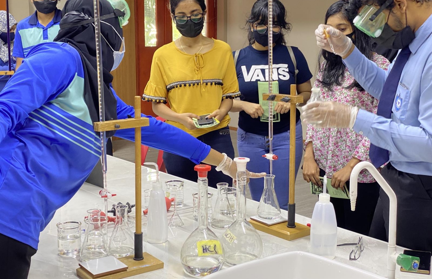 ވިލާ ހައި ސްކޫލުގެ އޯޕަންޑޭގައި ދަރިވަރުންތަކެއް ބައިވެރިވަނީ.-- ފޮޓޯ: ވިލާ ހައި ސްކޫލު