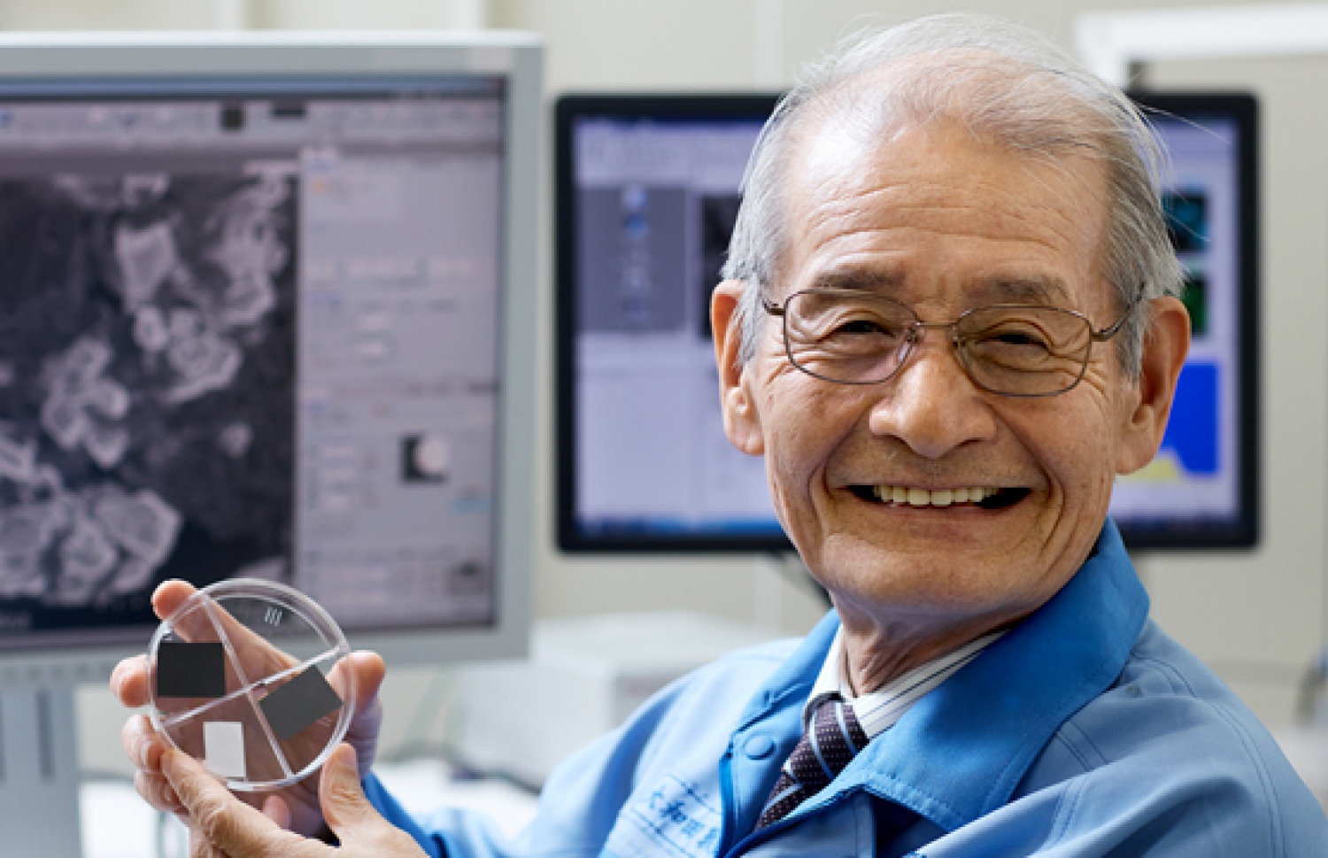 އަކިރާ ޔޮޝިނޯ.