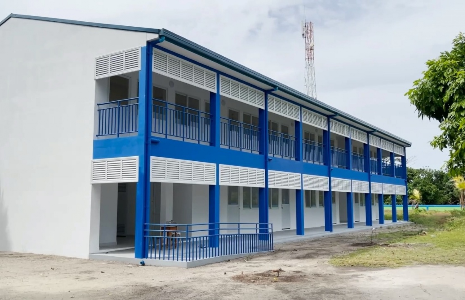 އިންޑިއާގެ ހިލޭ އެހީގެ ދަށުން ކިނޮޅޮސް ސްކޫލުގައި އެޅި ކްލާސްރޫމް ބްލޮކް --- ފޮޓޯ: ފޮރިން މިނިސްޓްރީ